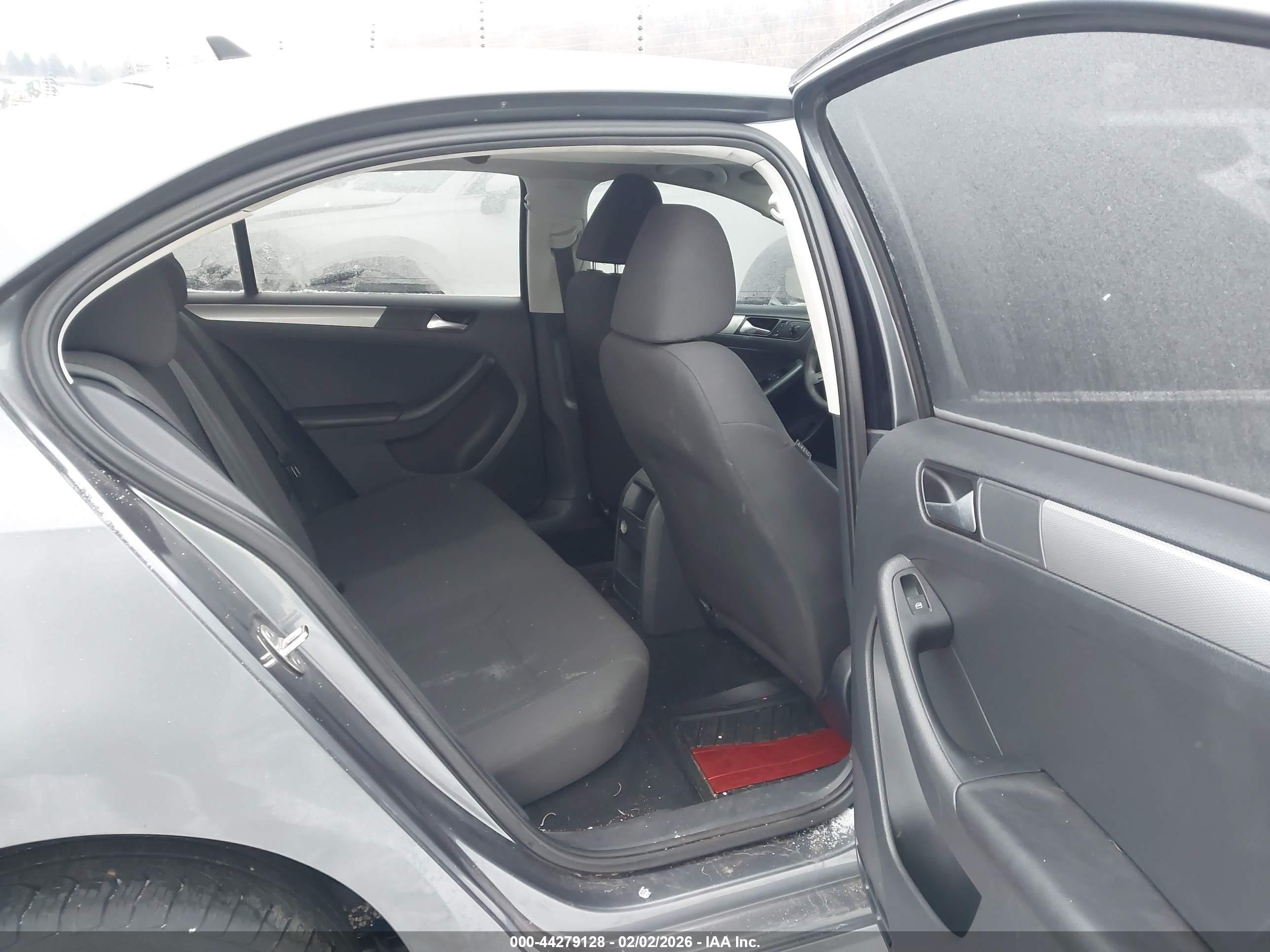 VOLKSWAGEN JETTA image 8