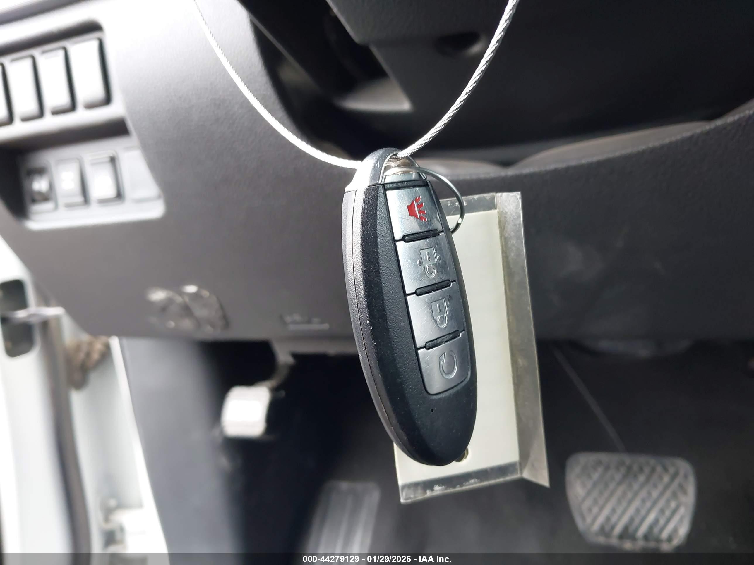 NISSAN TITAN image 11