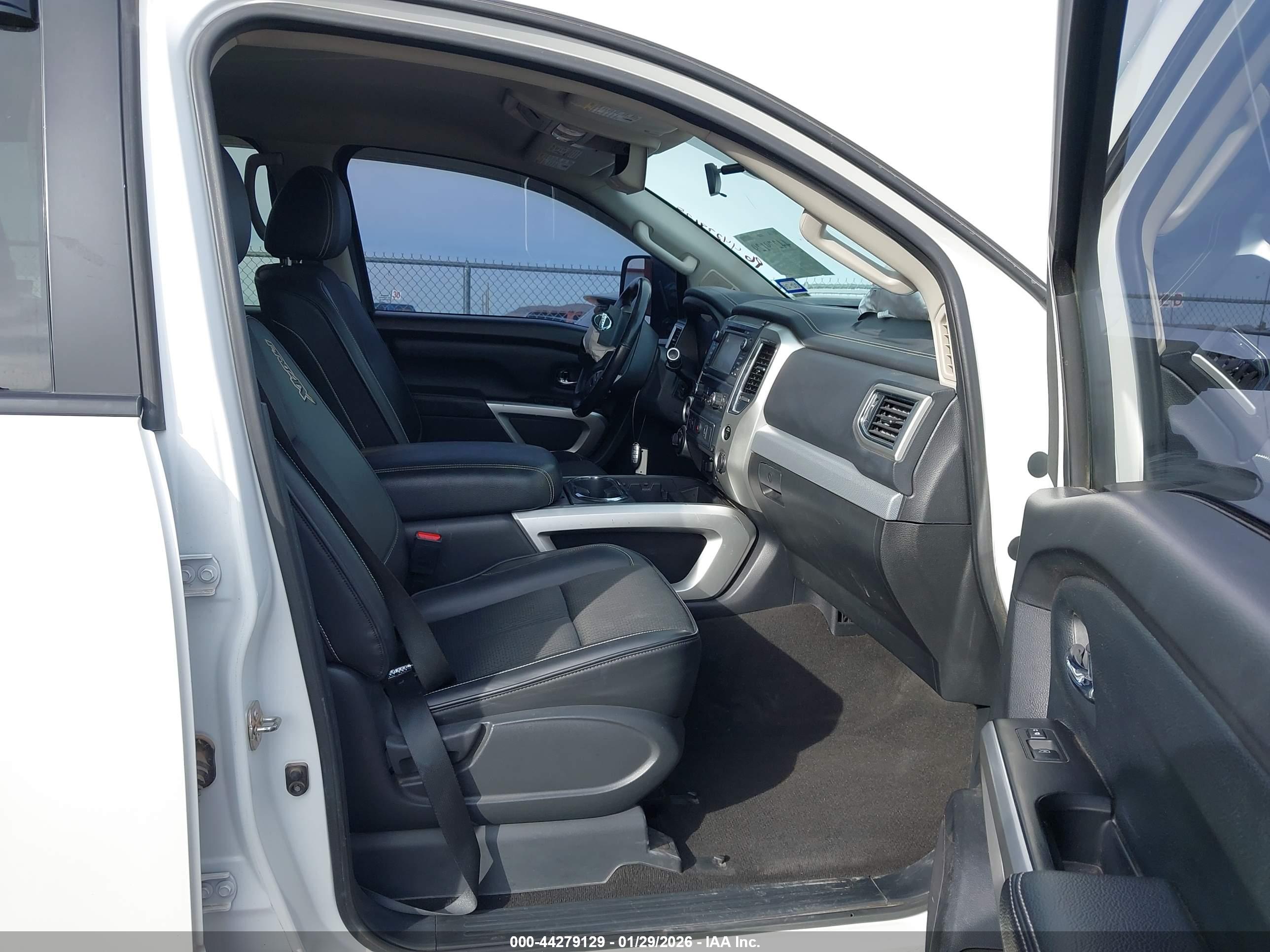 NISSAN TITAN image 5