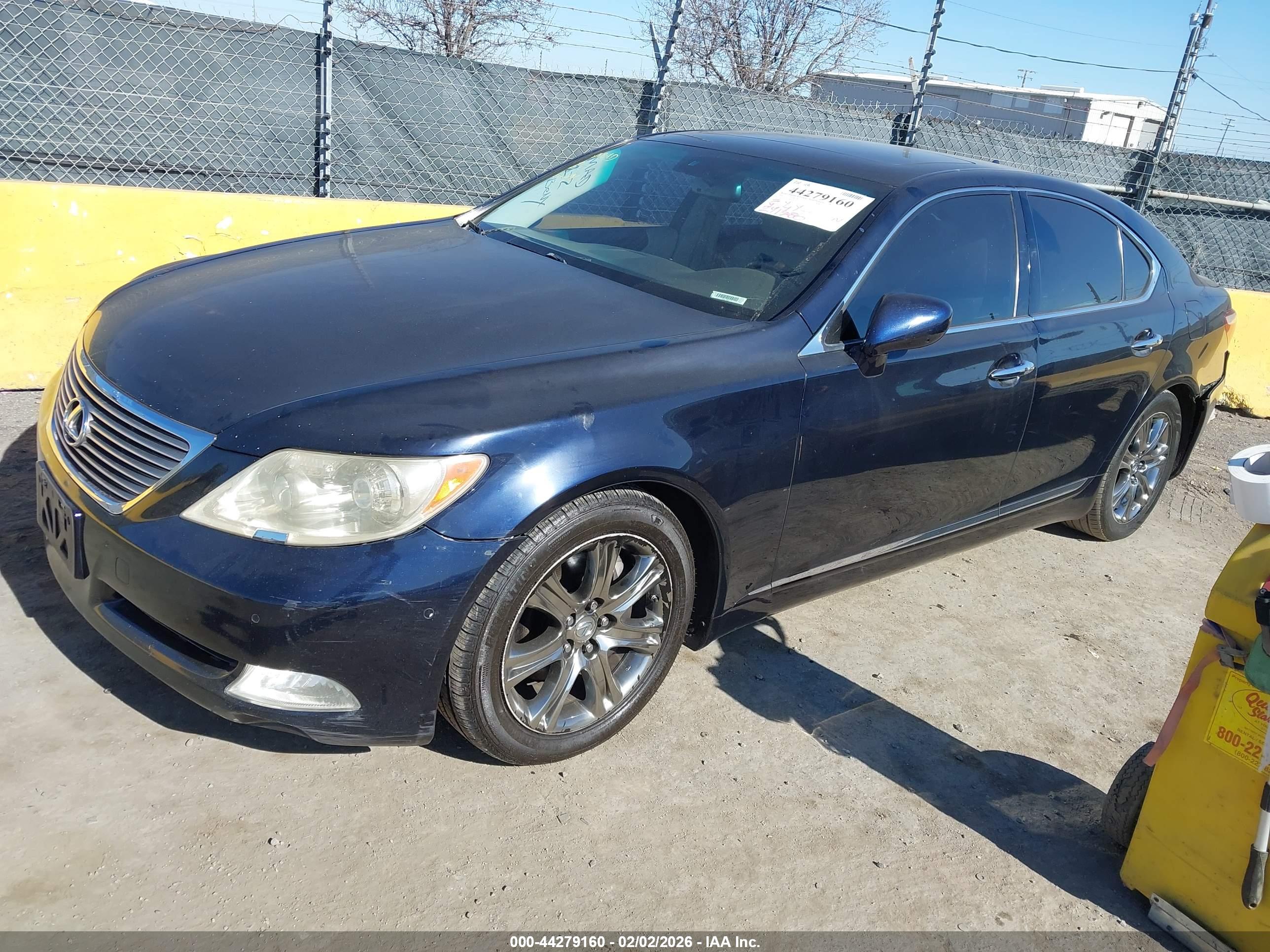 LEXUS LS image 2