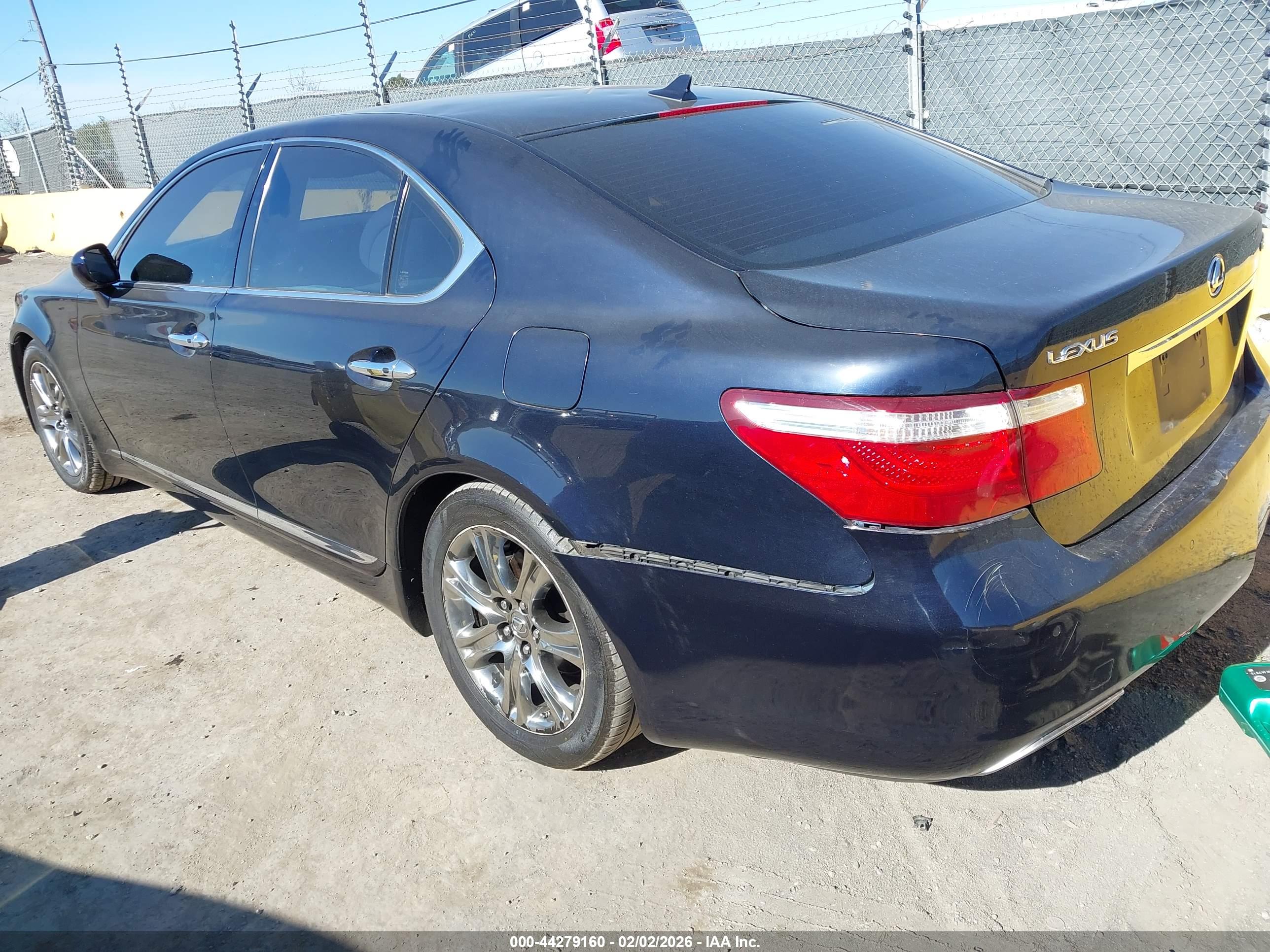 LEXUS LS image 3