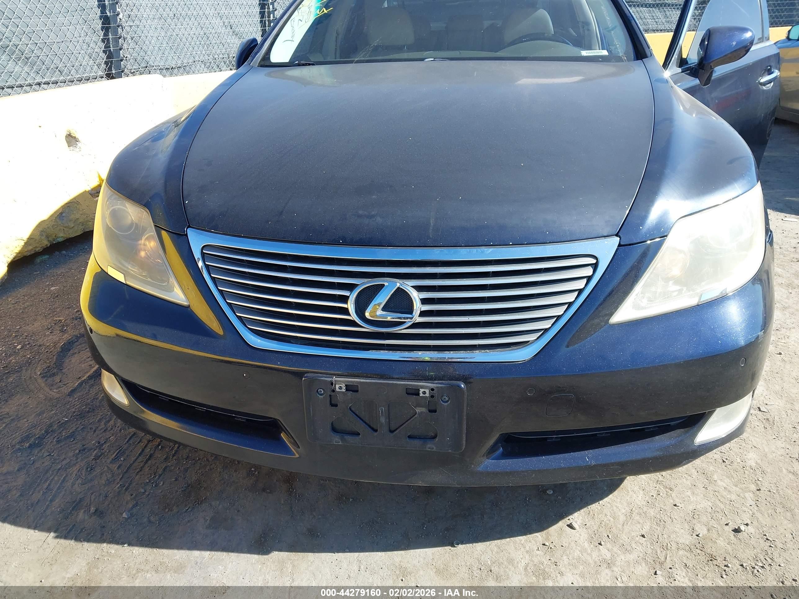 LEXUS LS image 6