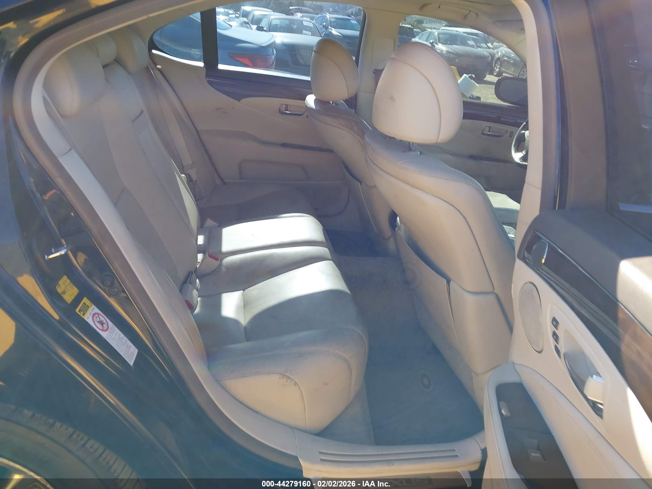 LEXUS LS image 8