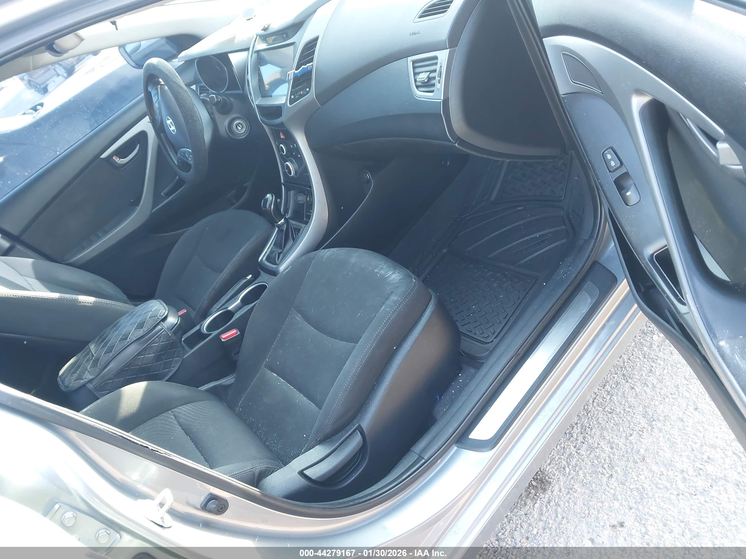 HYUNDAI ELANTRA image 5