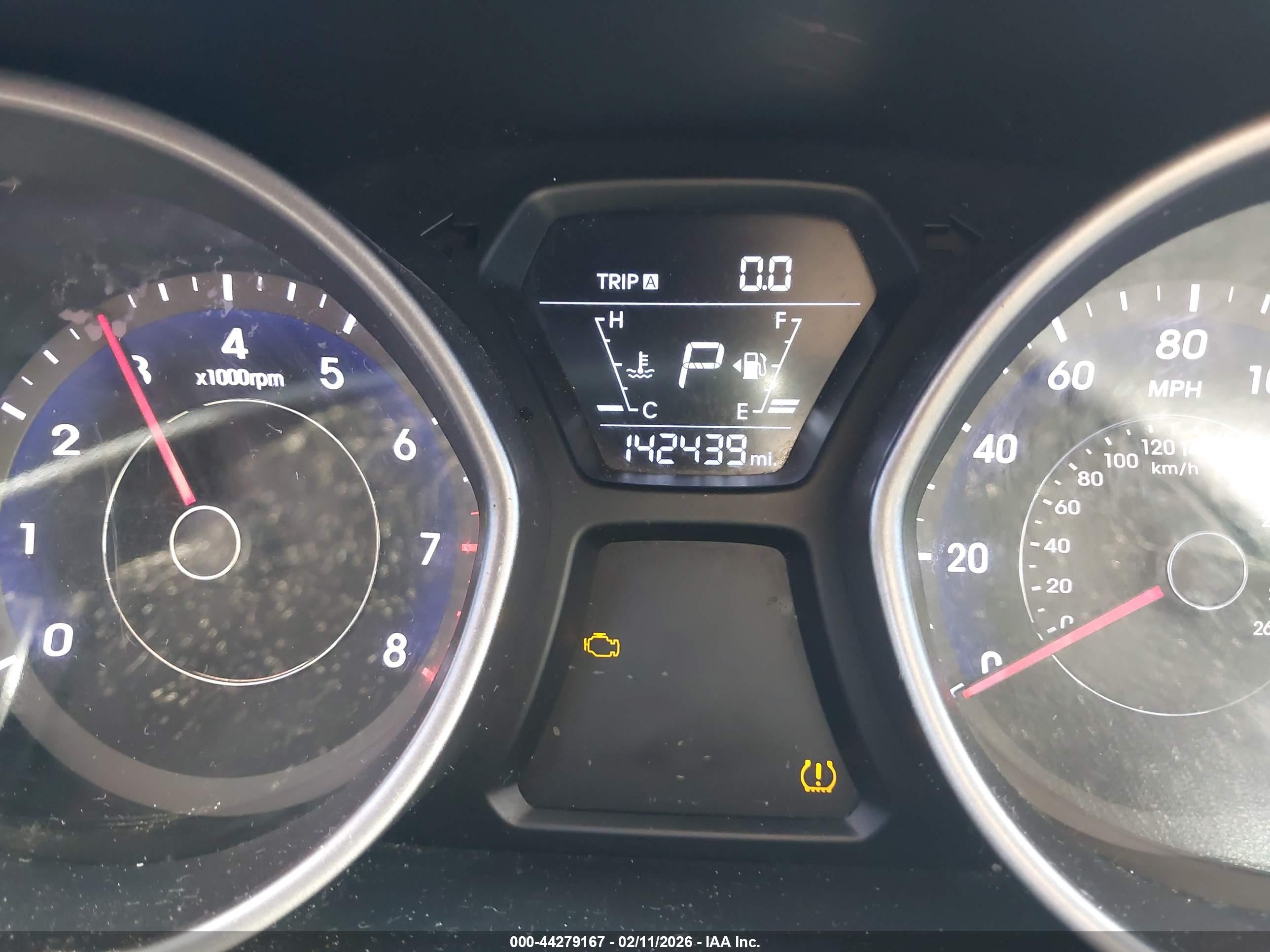 HYUNDAI ELANTRA image 7