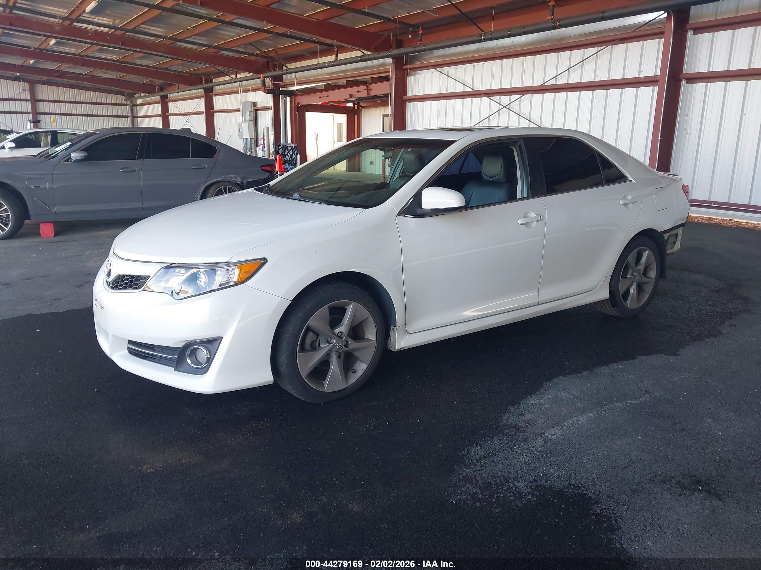 TOYOTA CAMRY image 2
