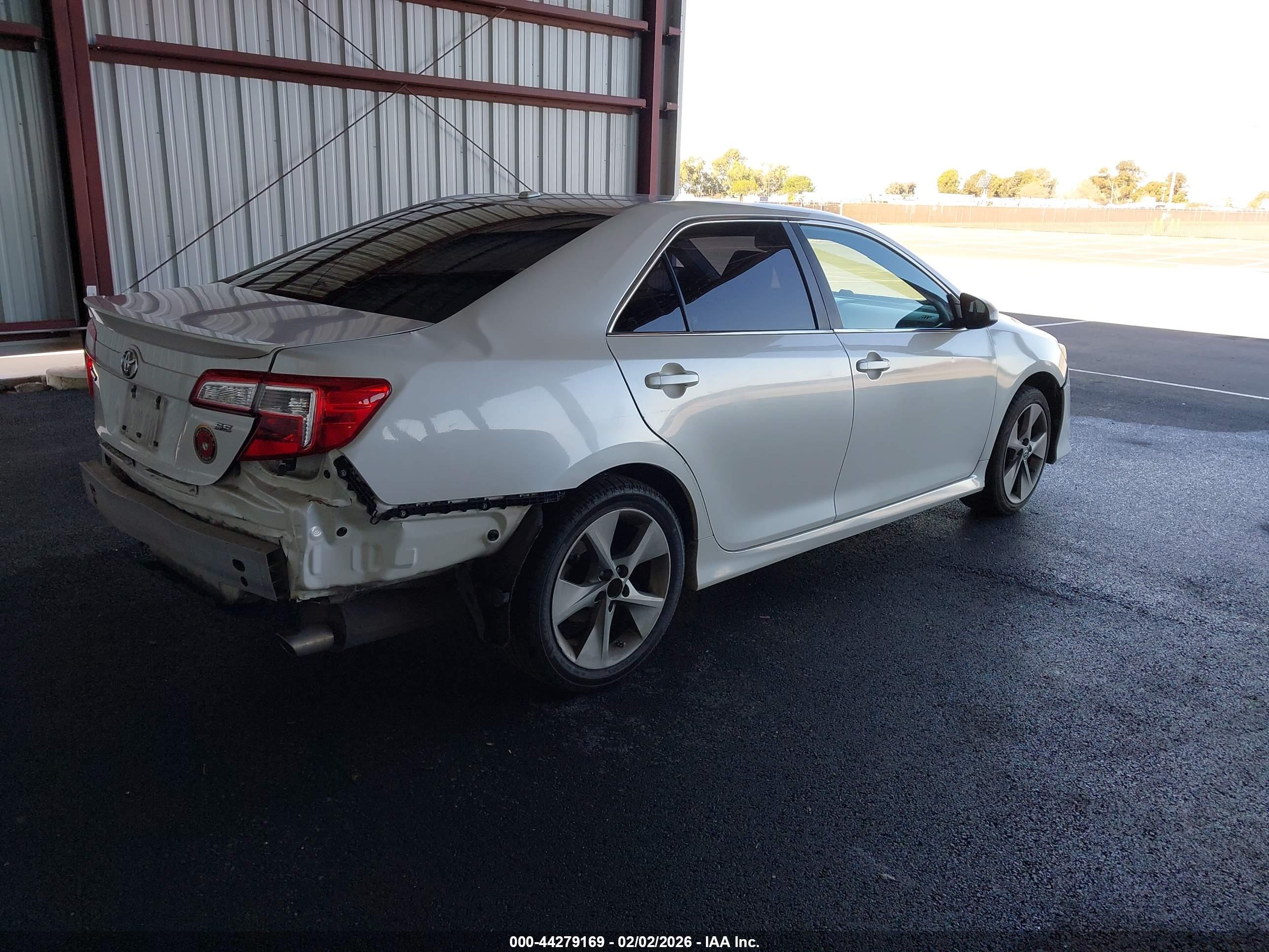 TOYOTA CAMRY image 4