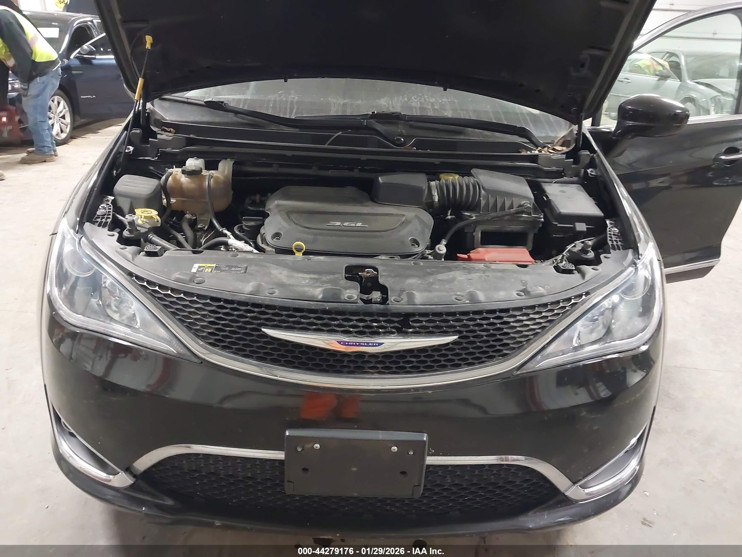 CHRYSLER PACIFICA image 10