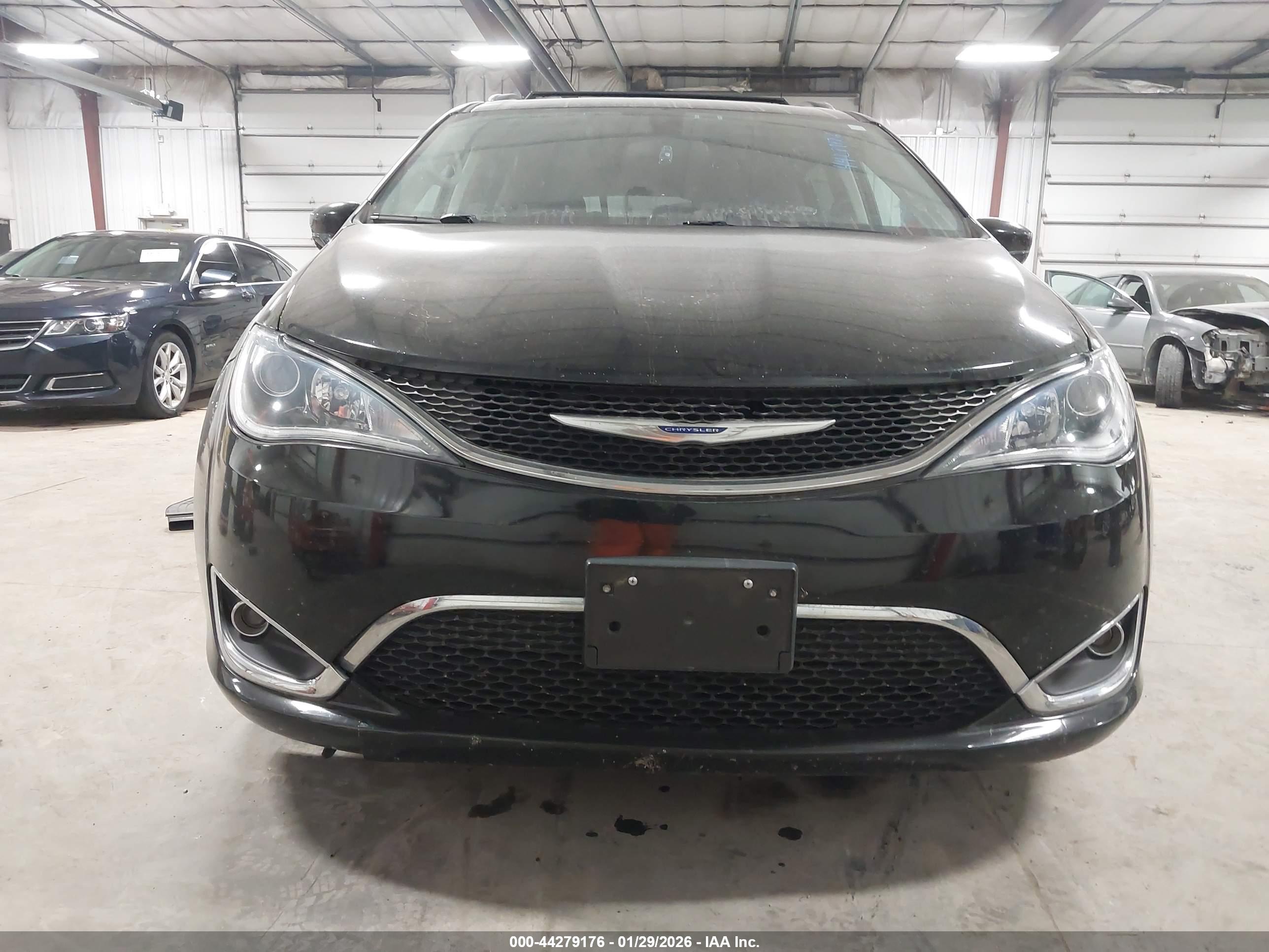 CHRYSLER PACIFICA image 6