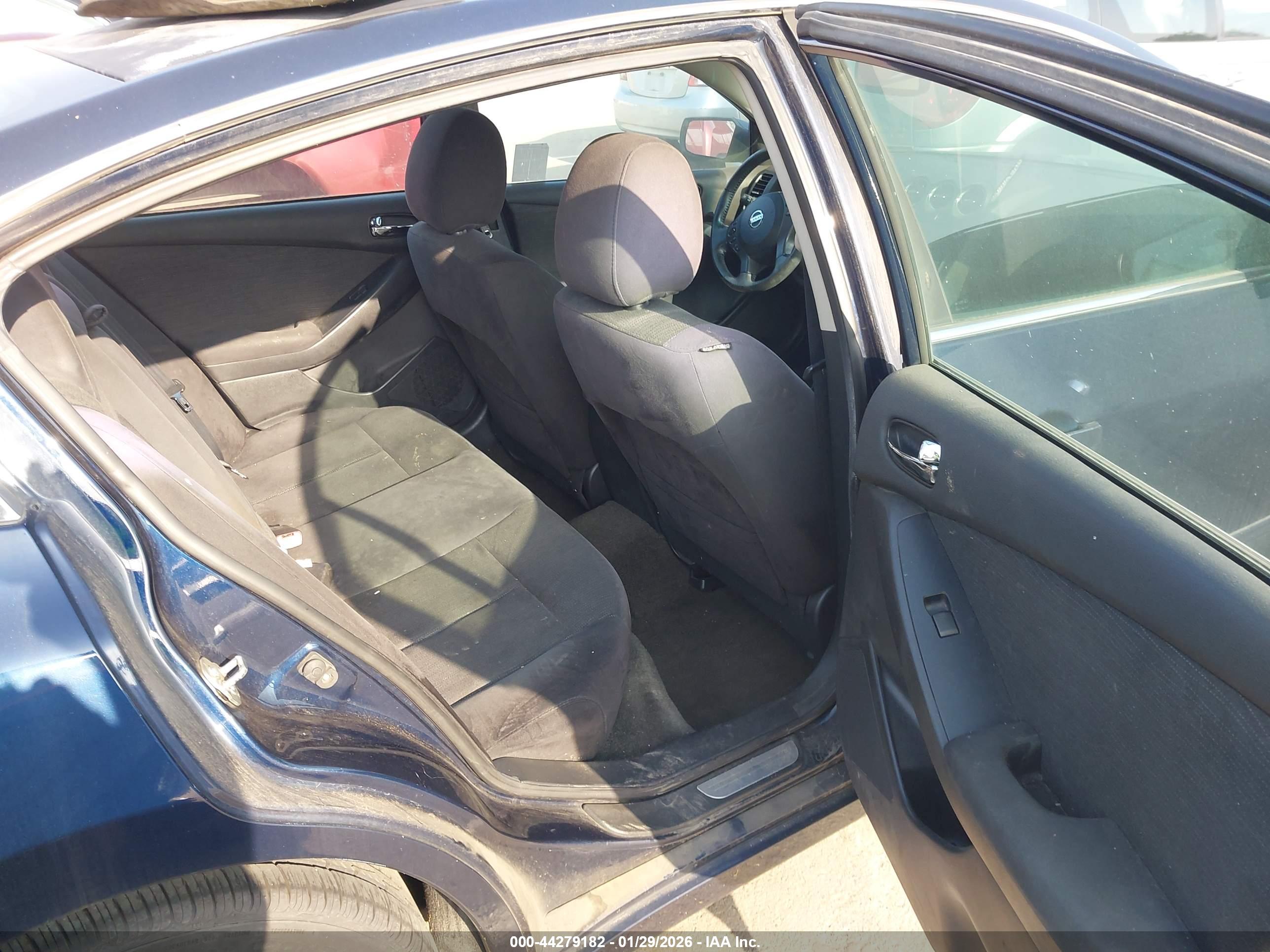 NISSAN ALTIMA image 8