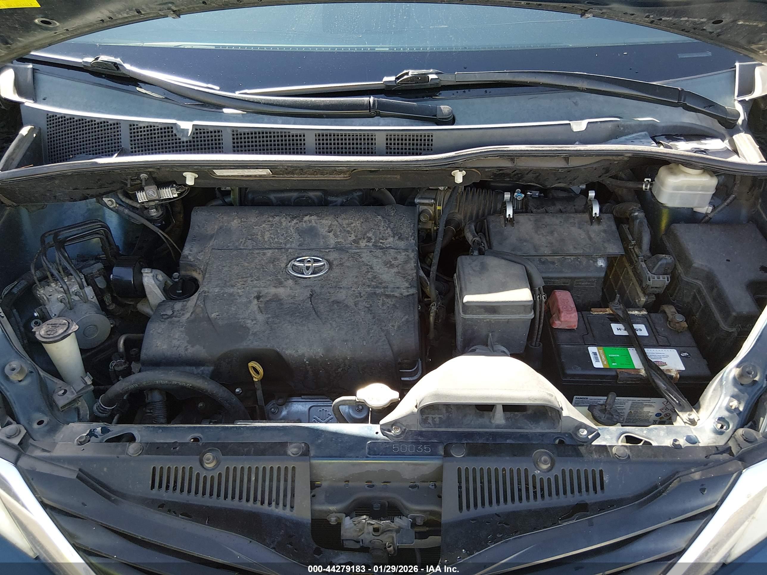 TOYOTA SIENNA image 10