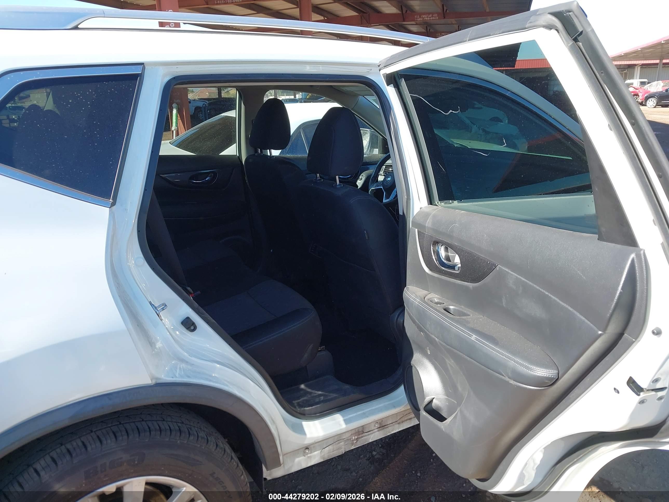 NISSAN ROGUE image 8