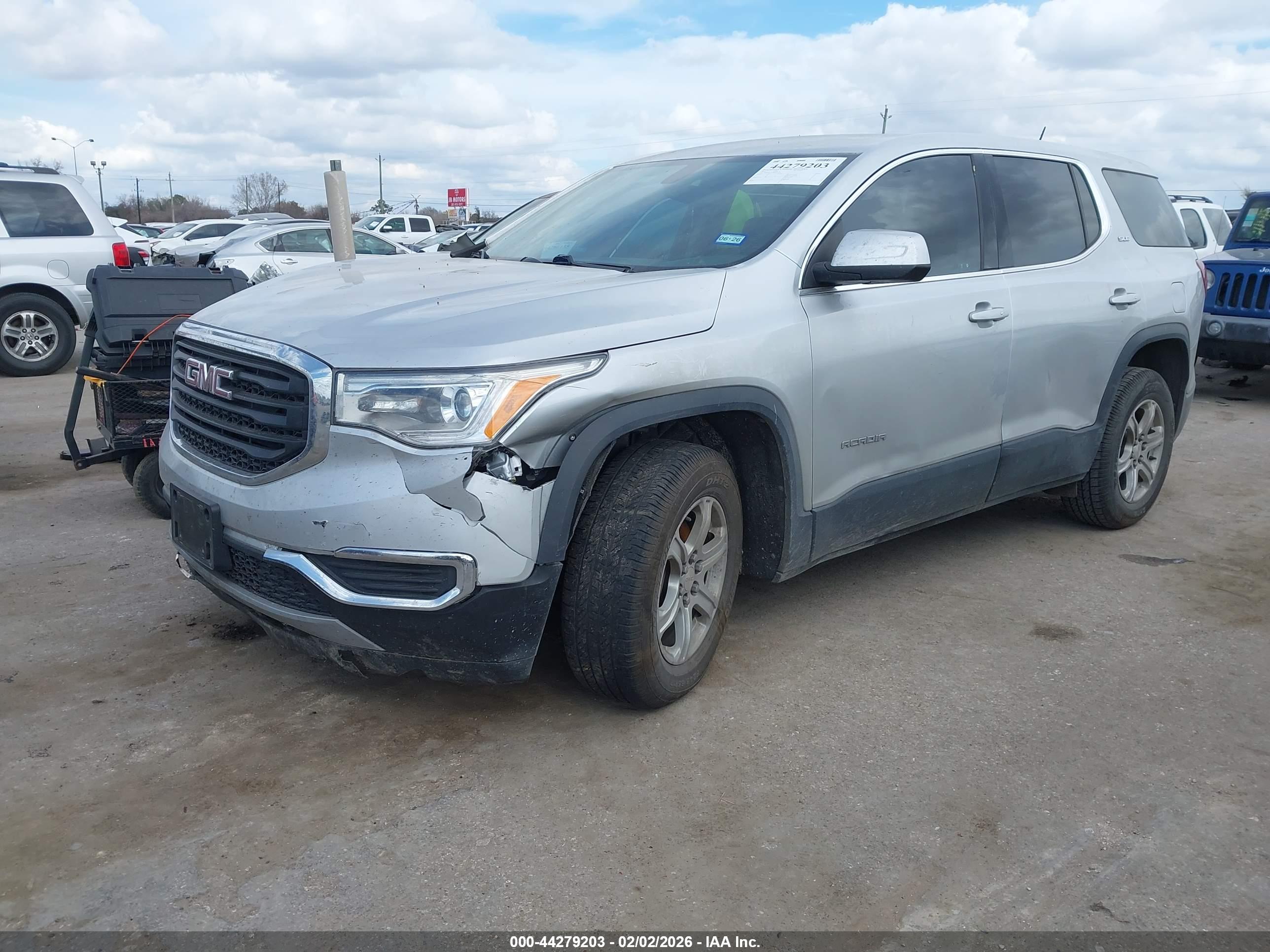 GMC ACADIA image 2