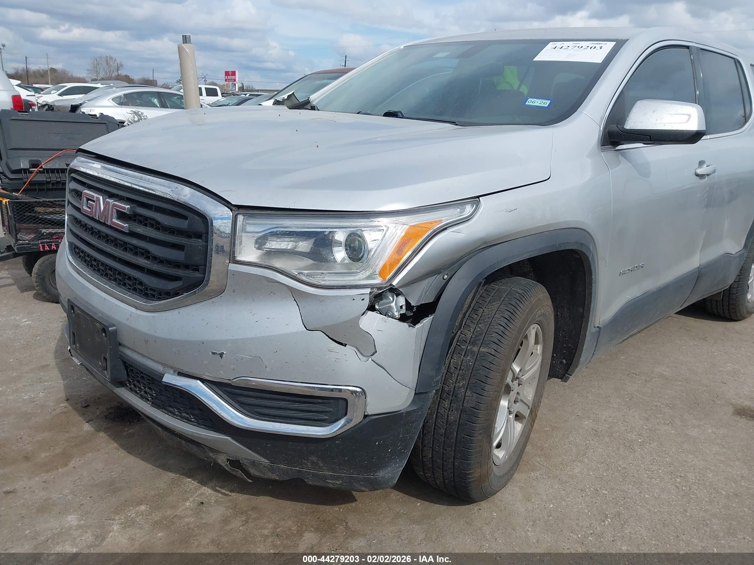 GMC ACADIA image 6