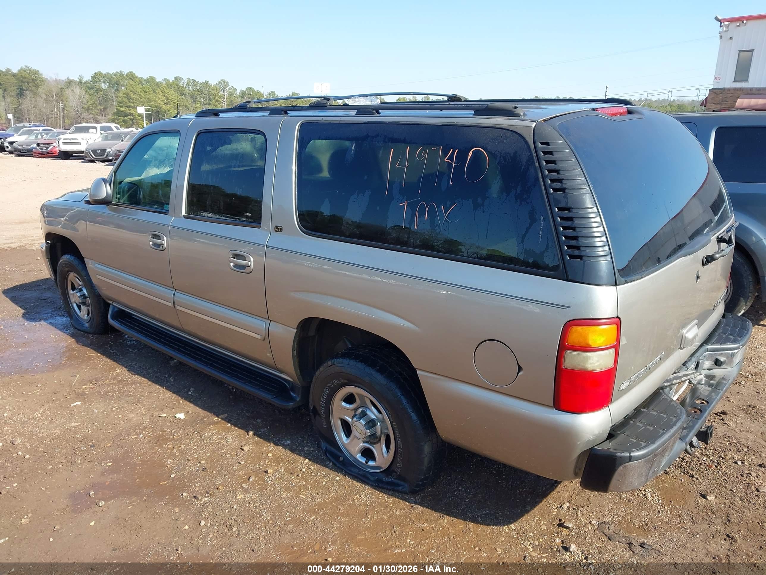 CHEVROLET SUBURBAN image 3
