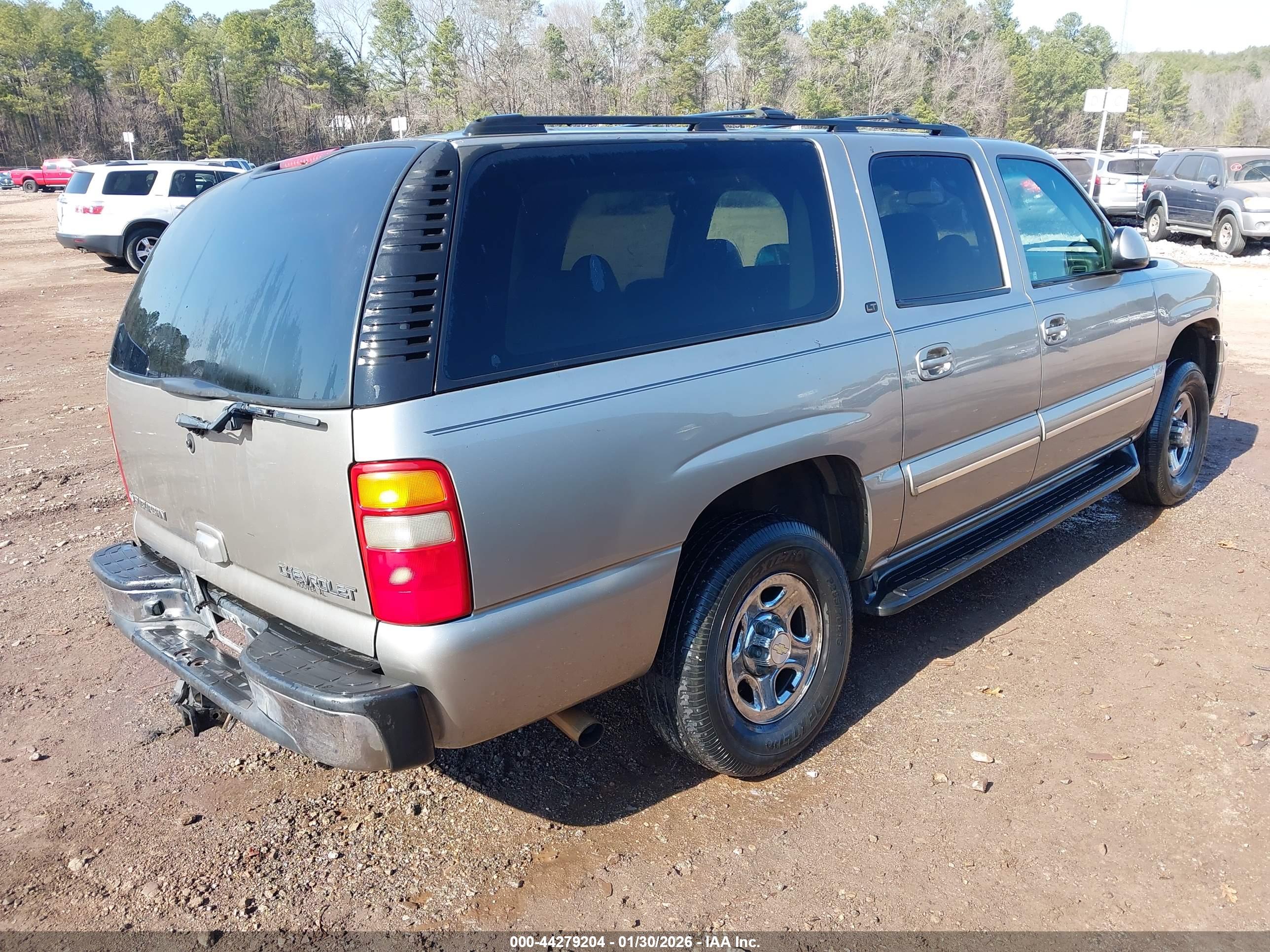 CHEVROLET SUBURBAN image 4