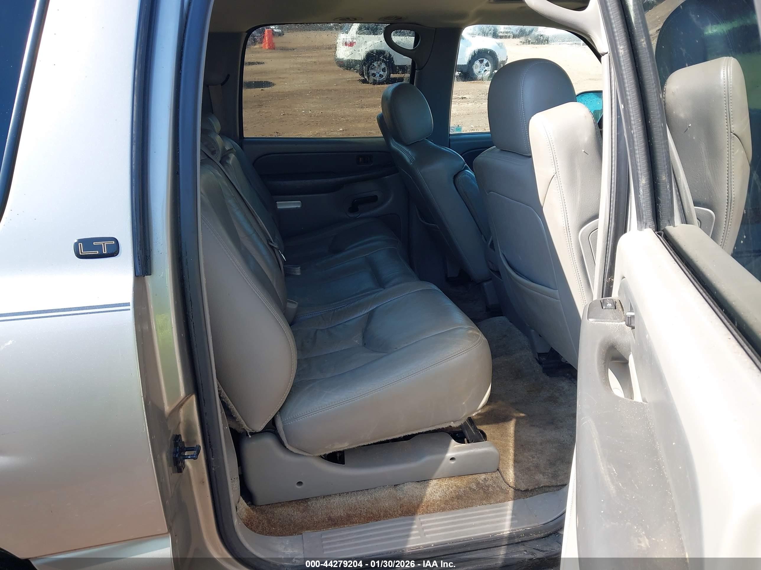 CHEVROLET SUBURBAN image 8