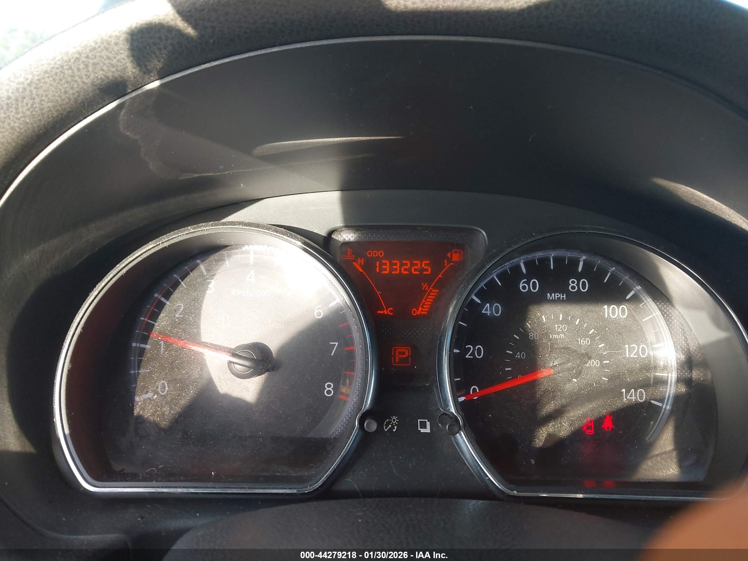 NISSAN VERSA image 7