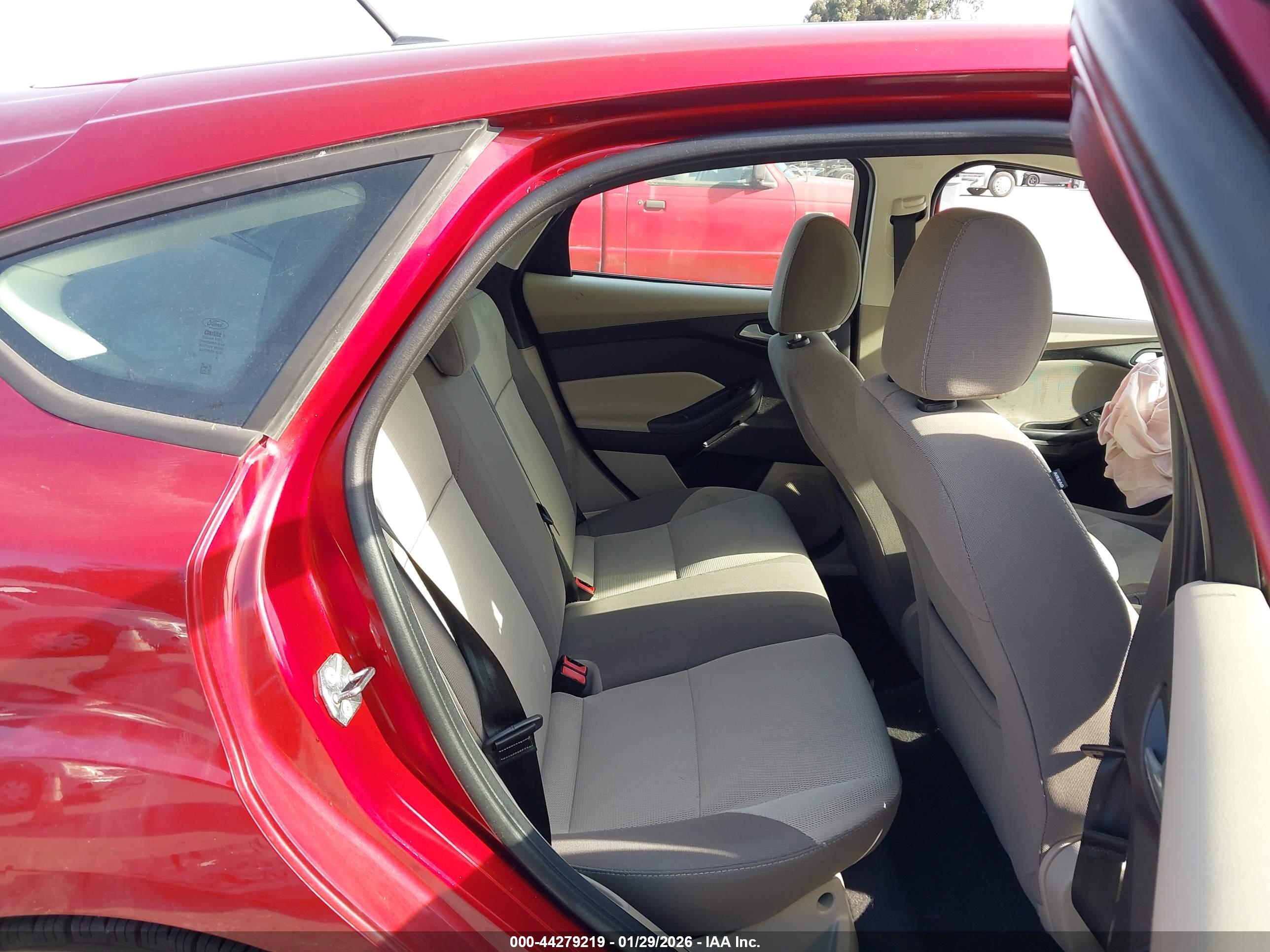 FORD FOCUS image 8