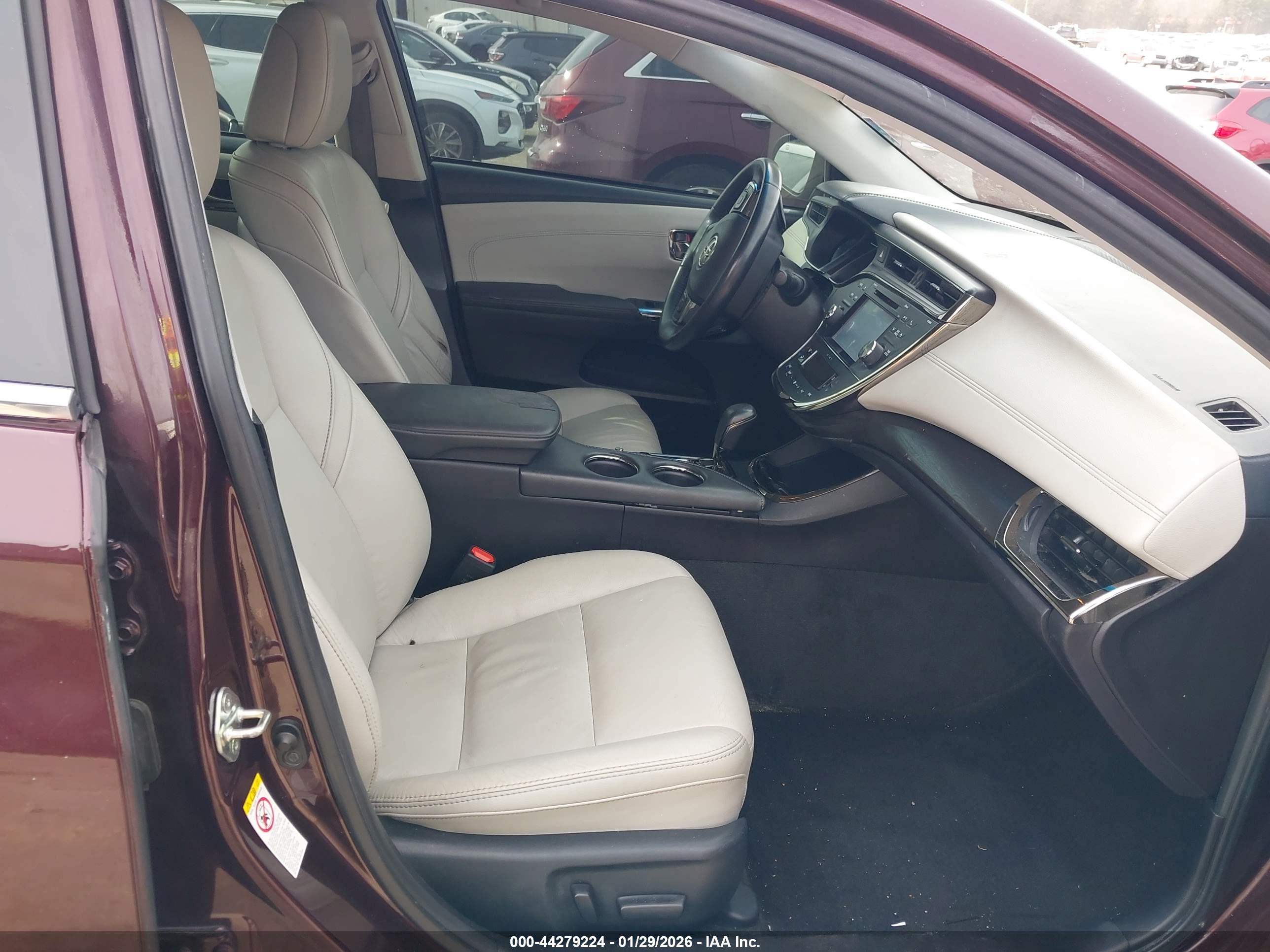 TOYOTA AVALON image 5