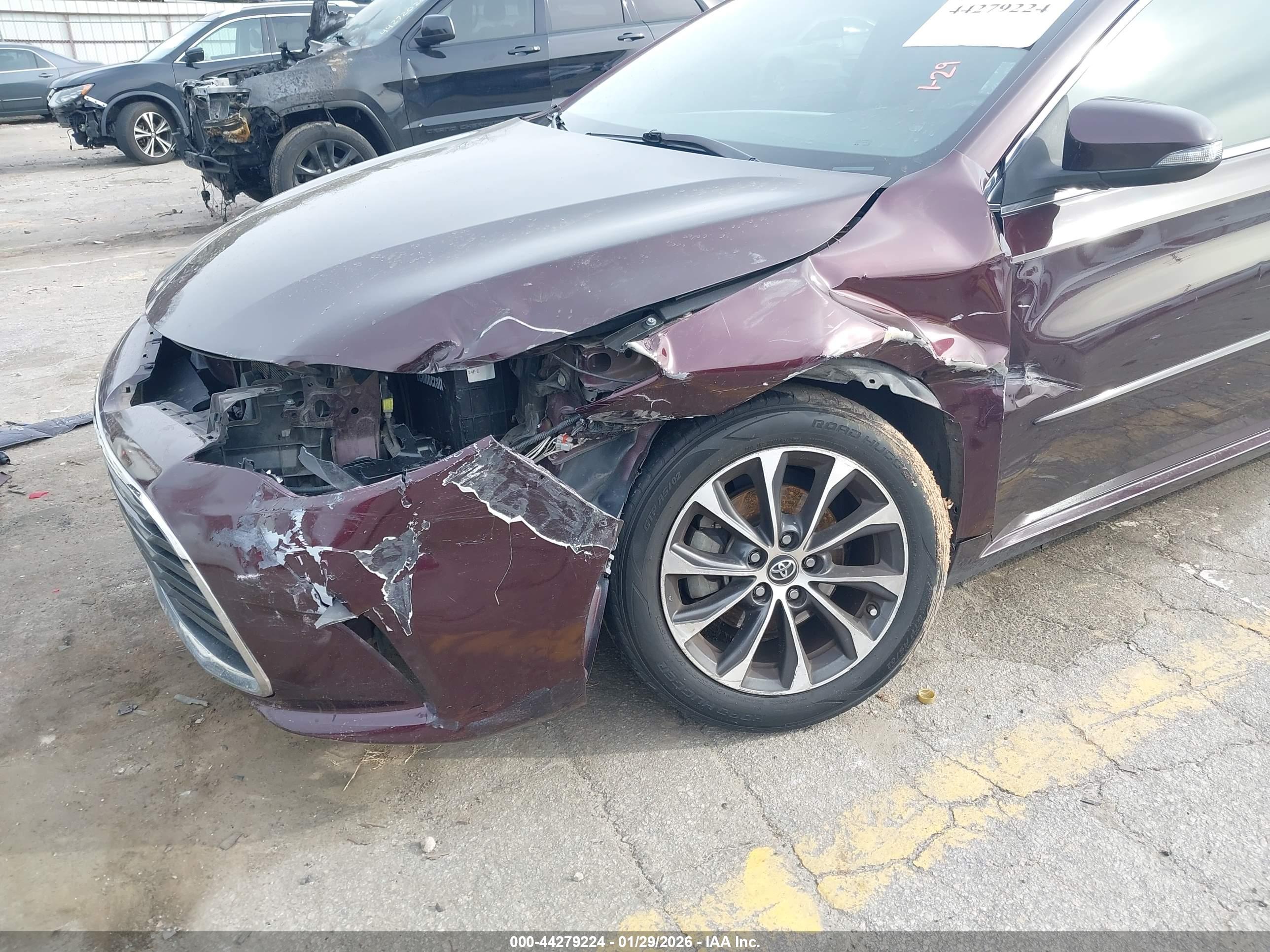 TOYOTA AVALON image 6