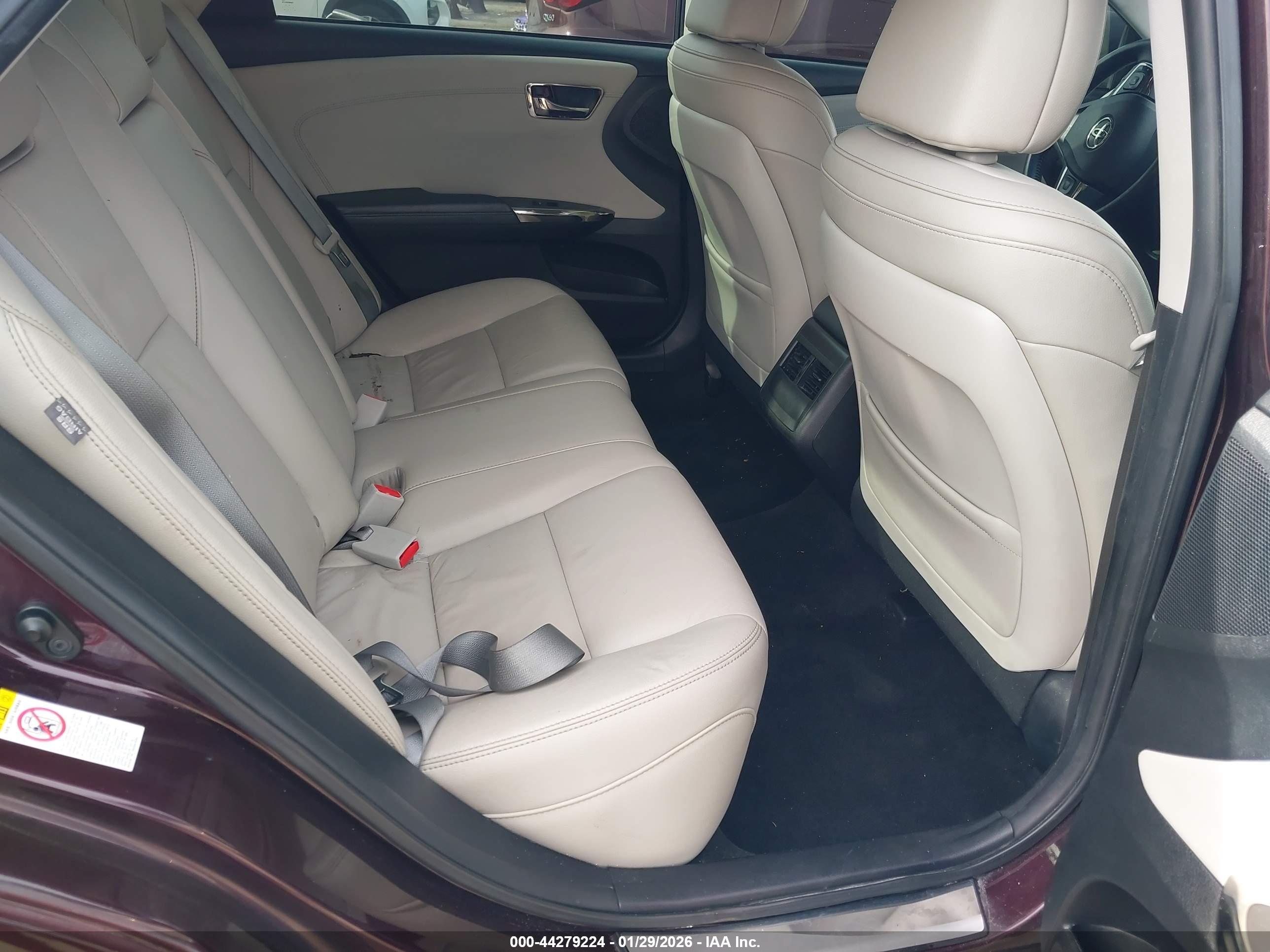 TOYOTA AVALON image 8