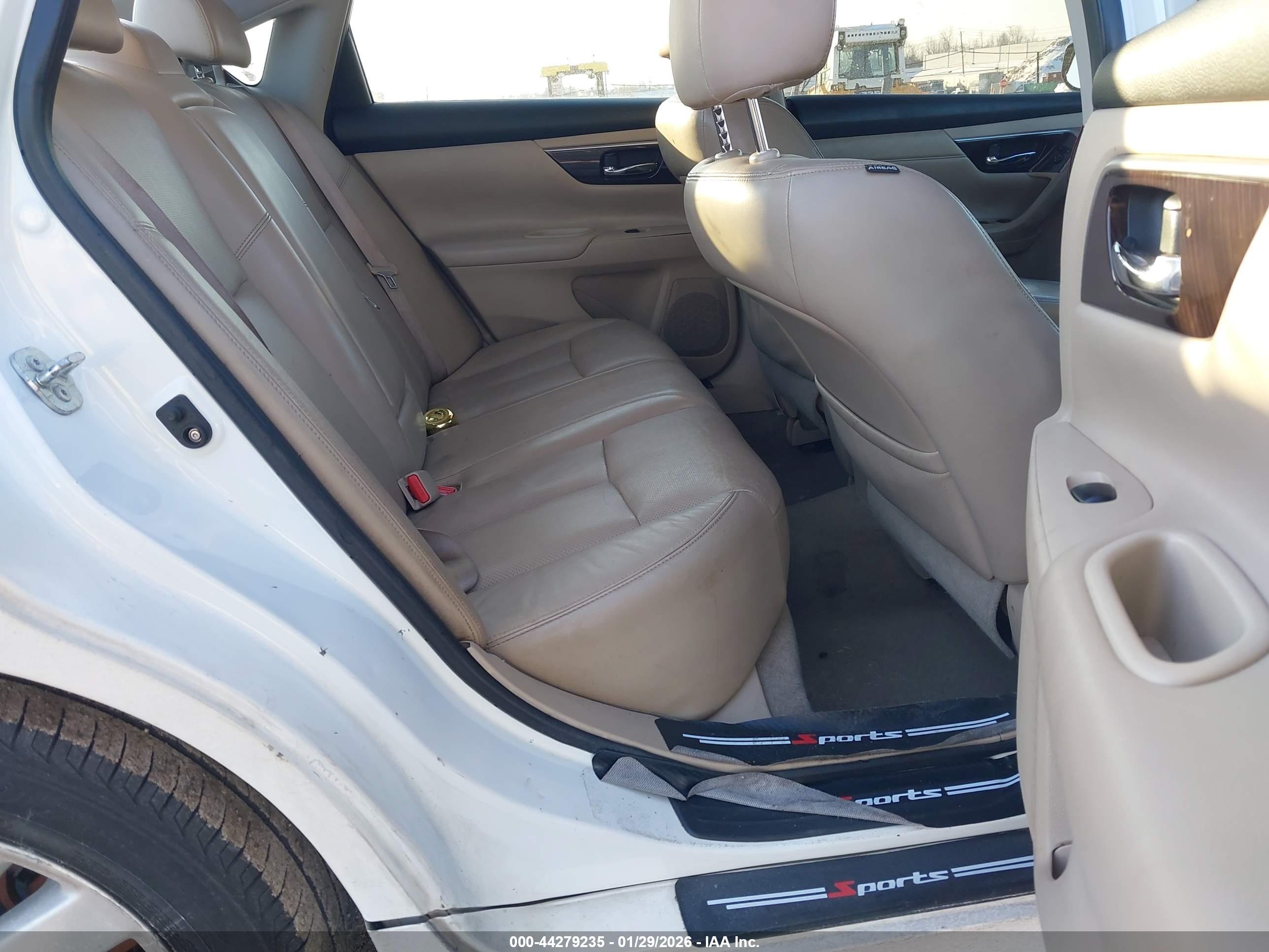 NISSAN ALTIMA image 8