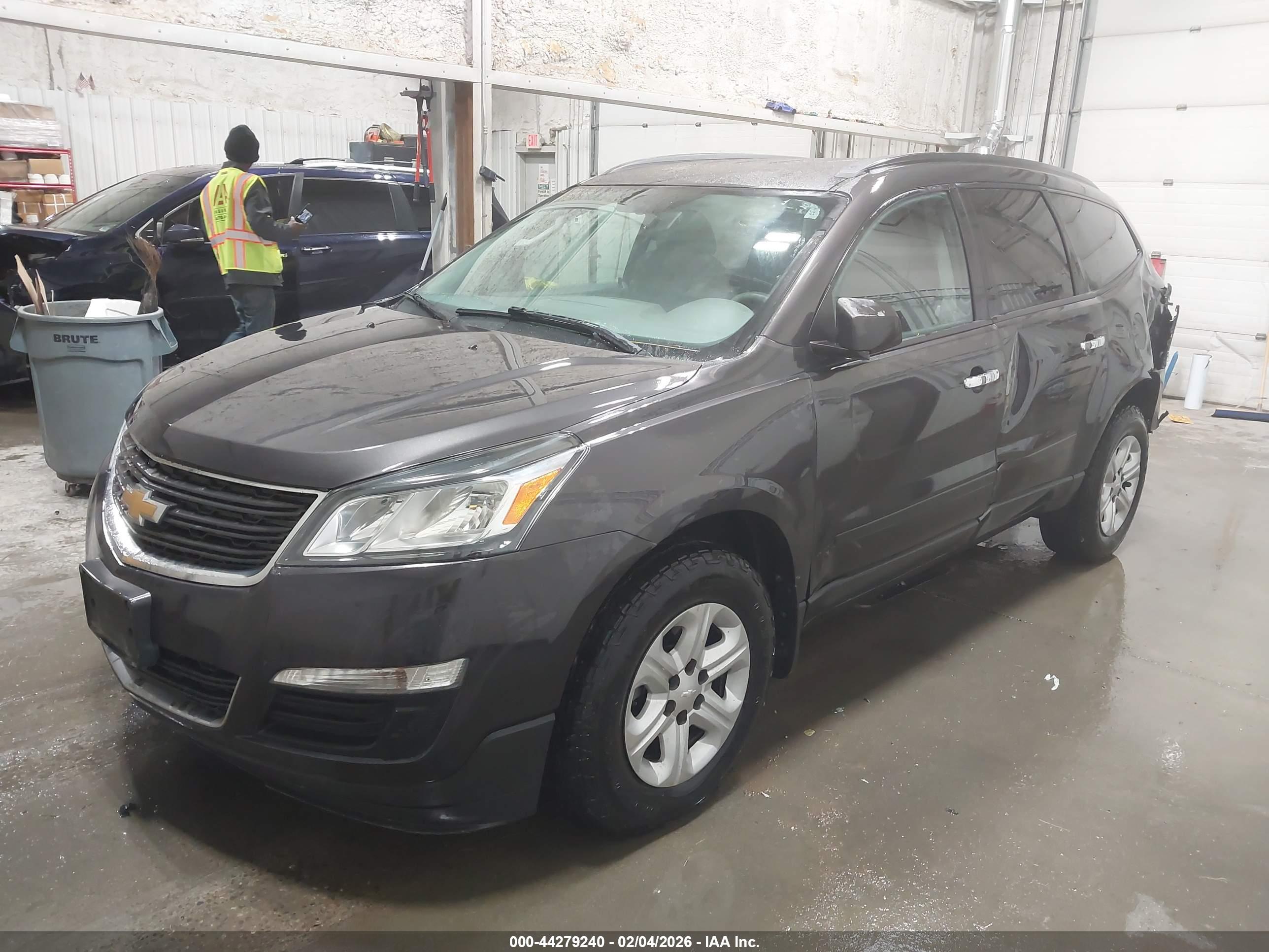 CHEVROLET TRAVERSE image 2