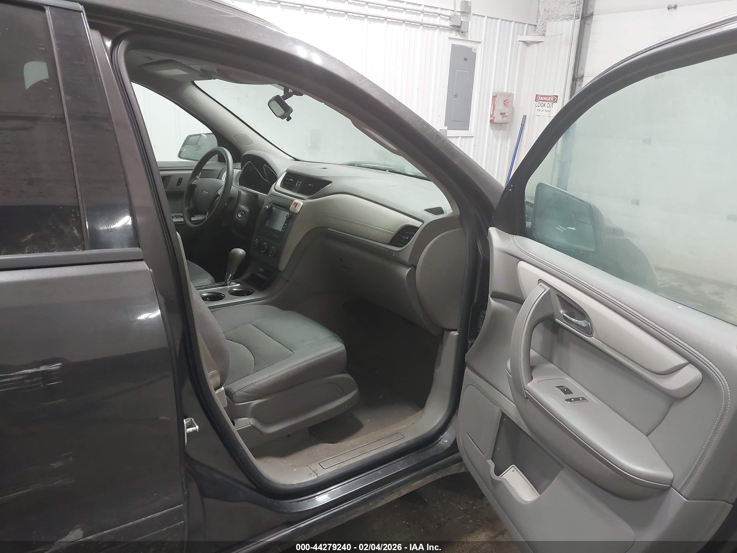 CHEVROLET TRAVERSE image 5