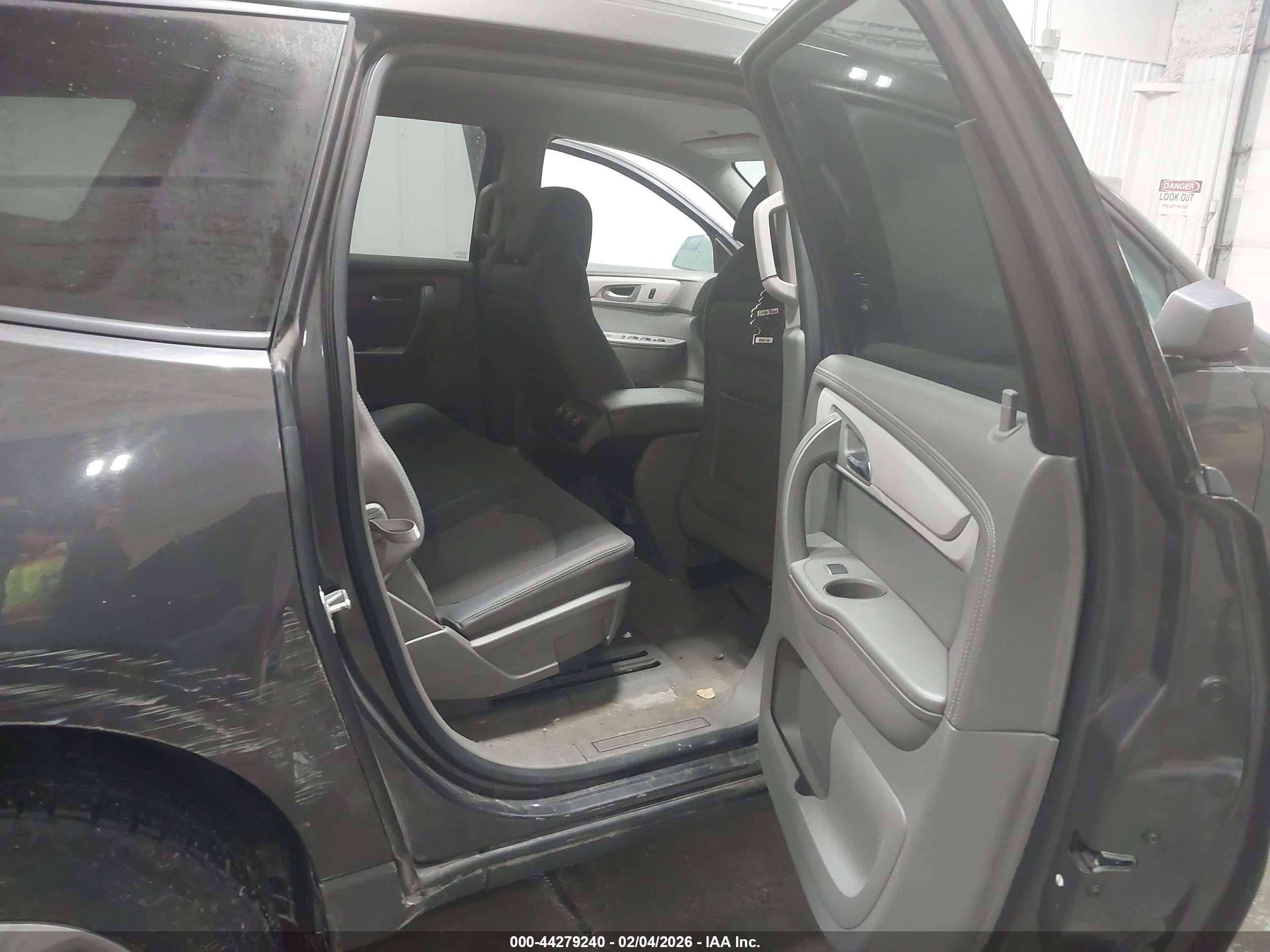 CHEVROLET TRAVERSE image 8
