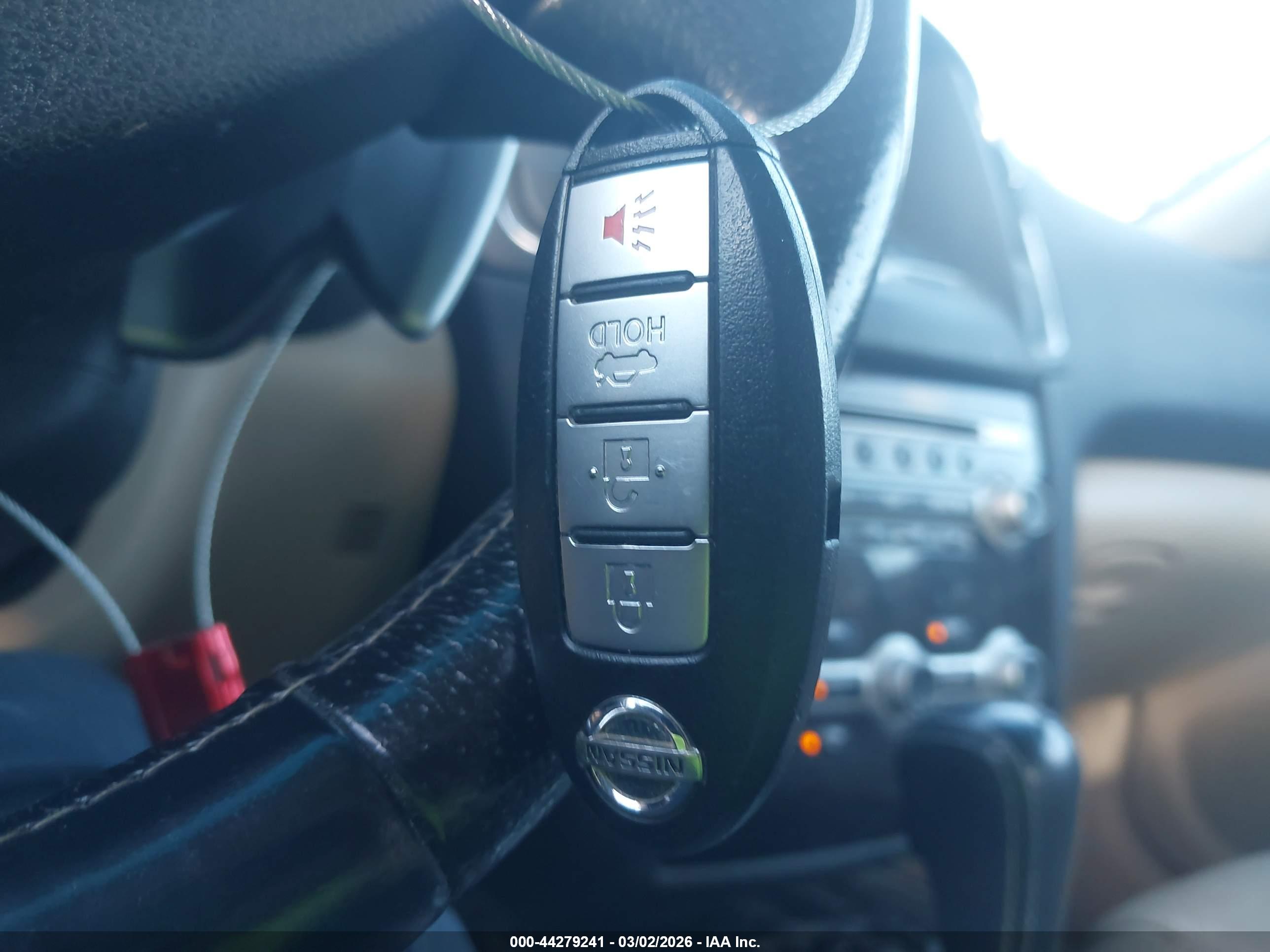NISSAN MAXIMA image 11