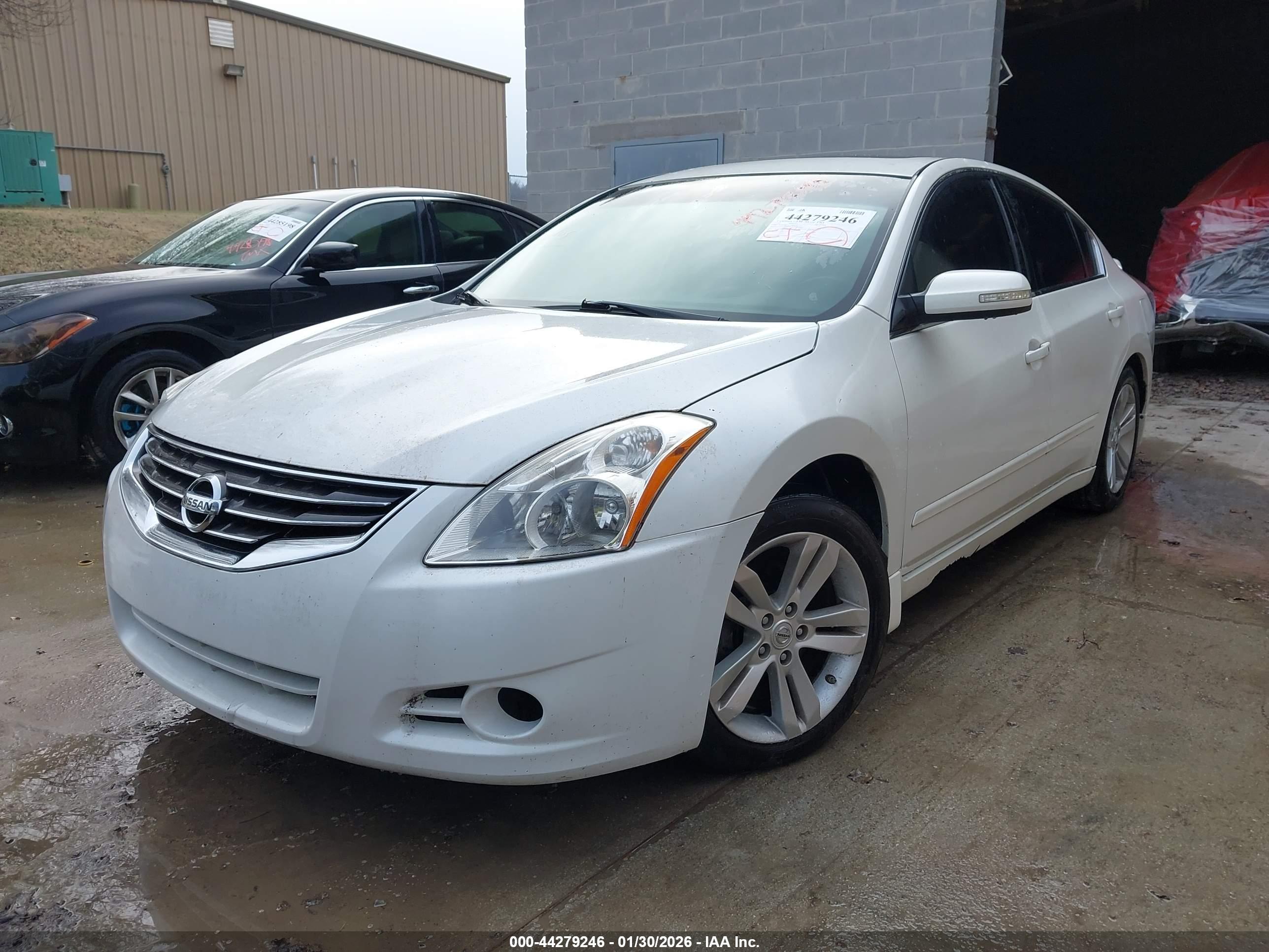 NISSAN ALTIMA image 2