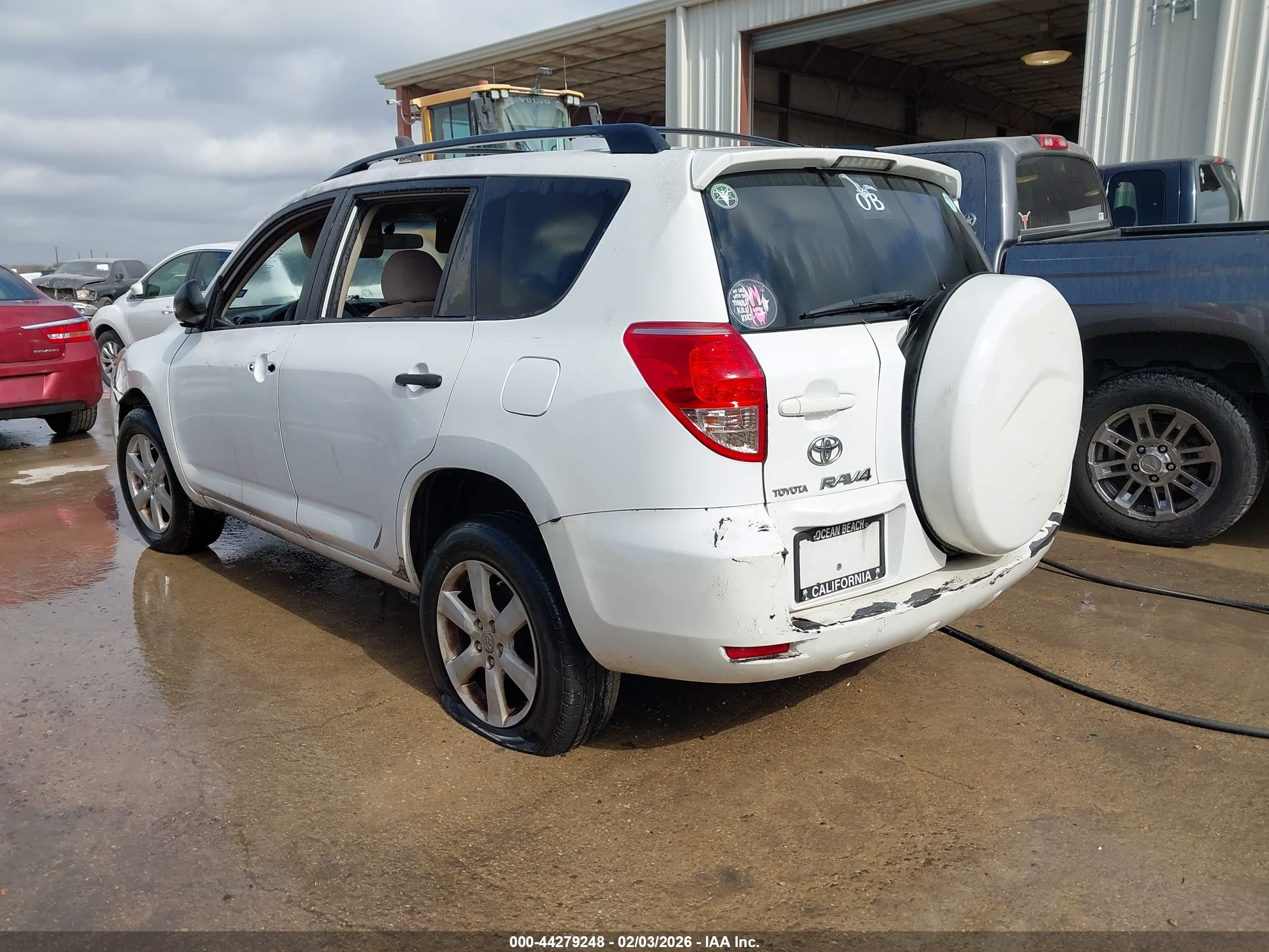 TOYOTA RAV4 image 3