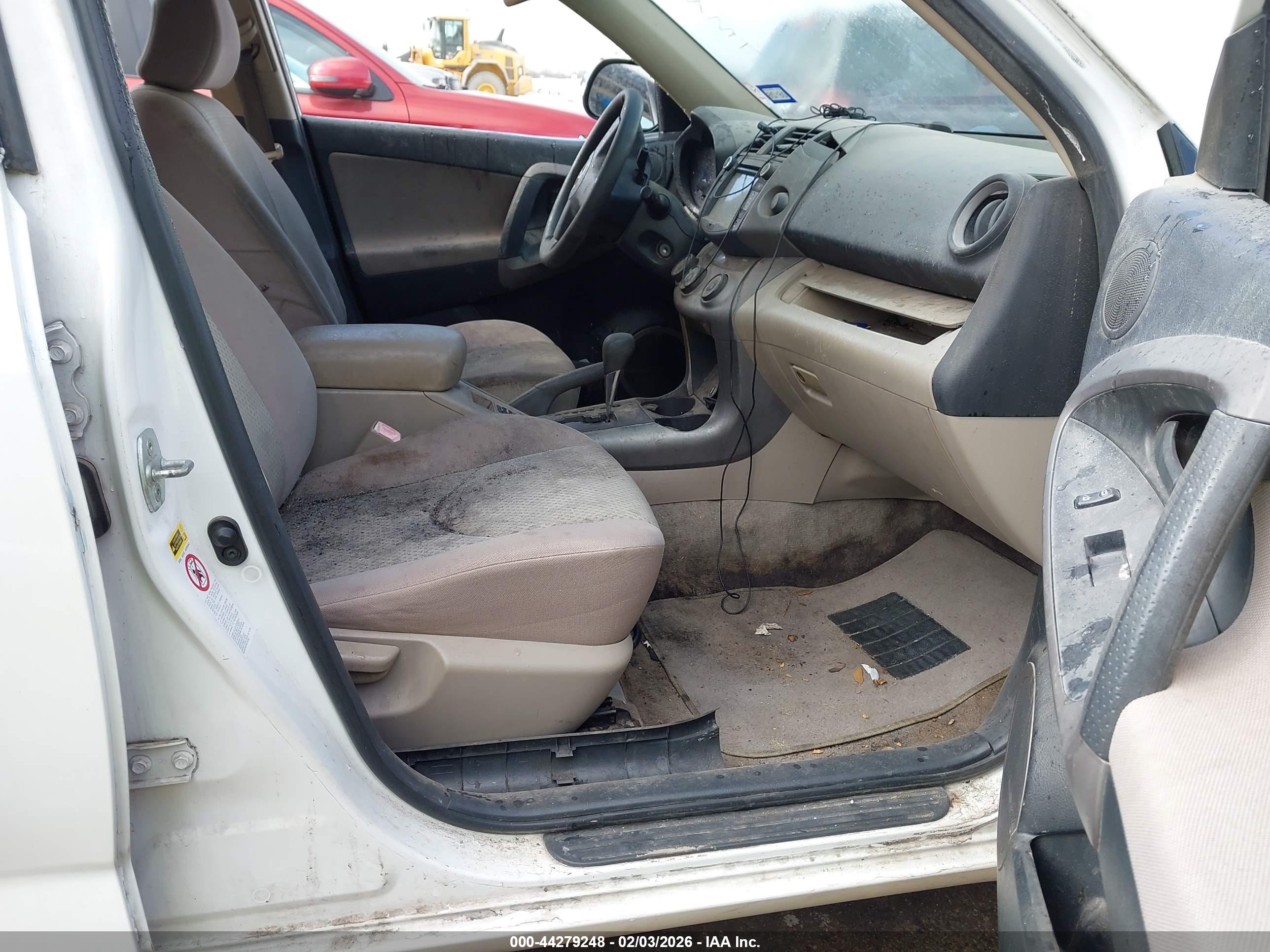TOYOTA RAV4 image 5