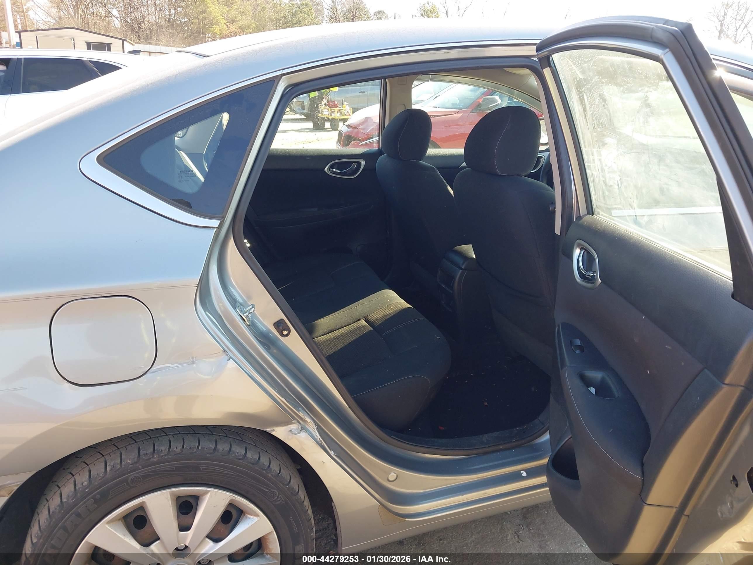 NISSAN SENTRA image 8