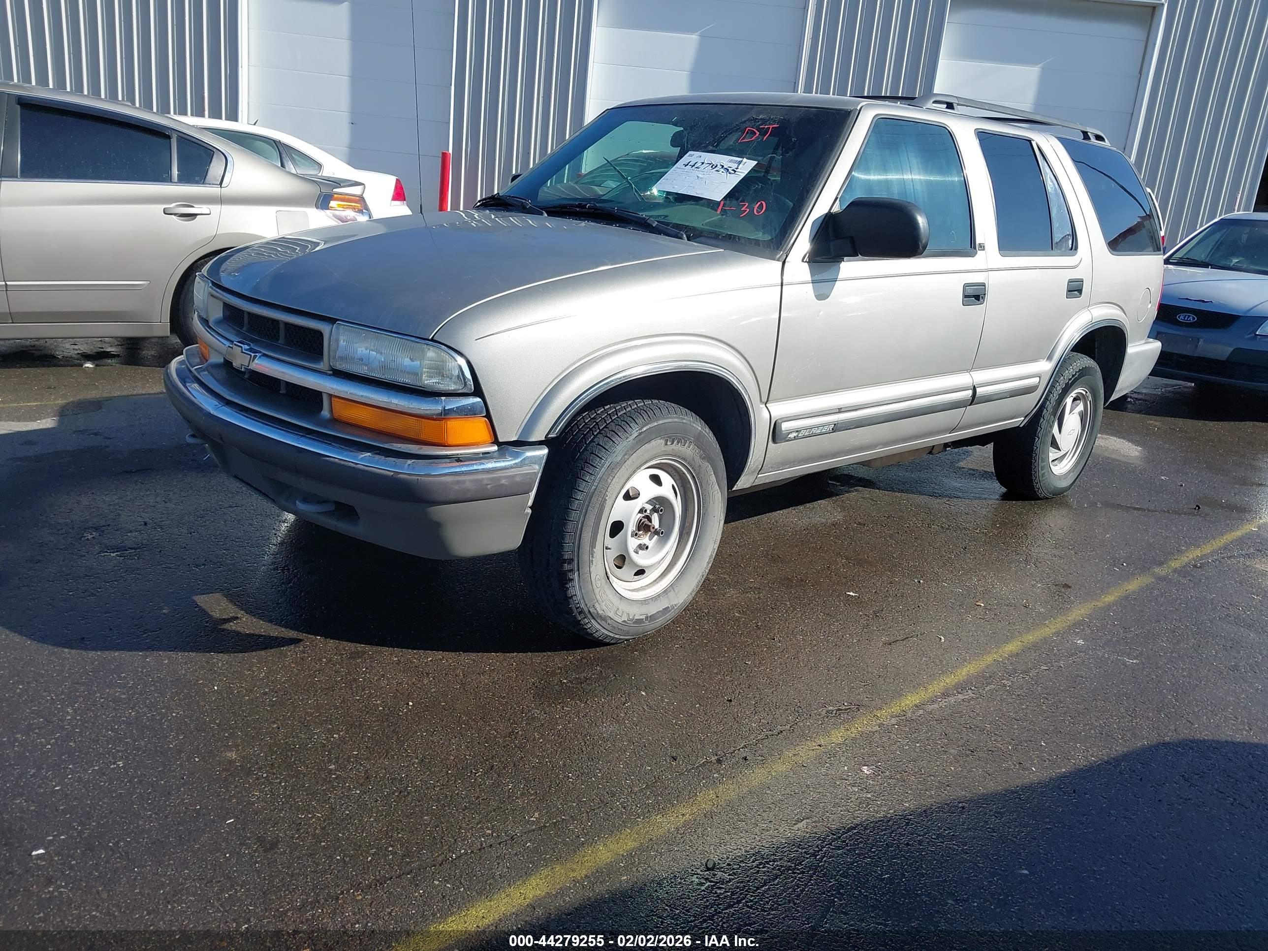 CHEVROLET BLAZER image 2