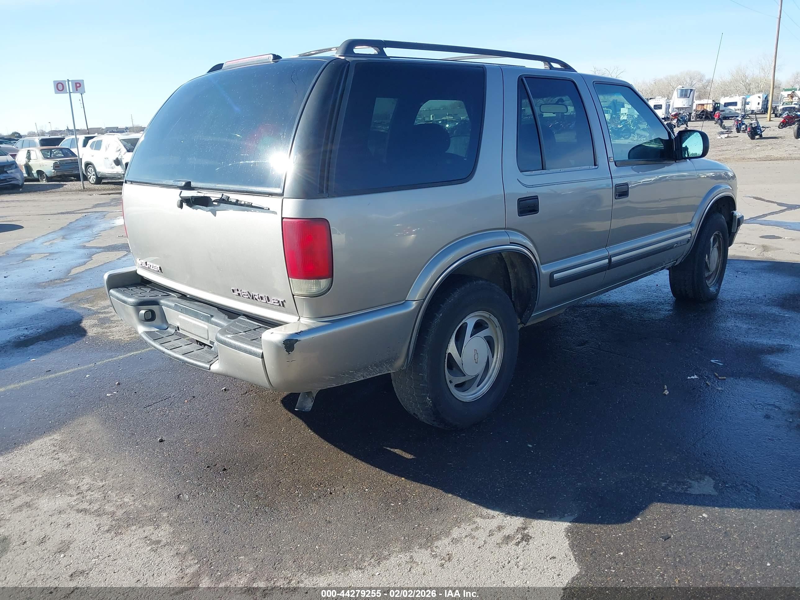 CHEVROLET BLAZER image 4
