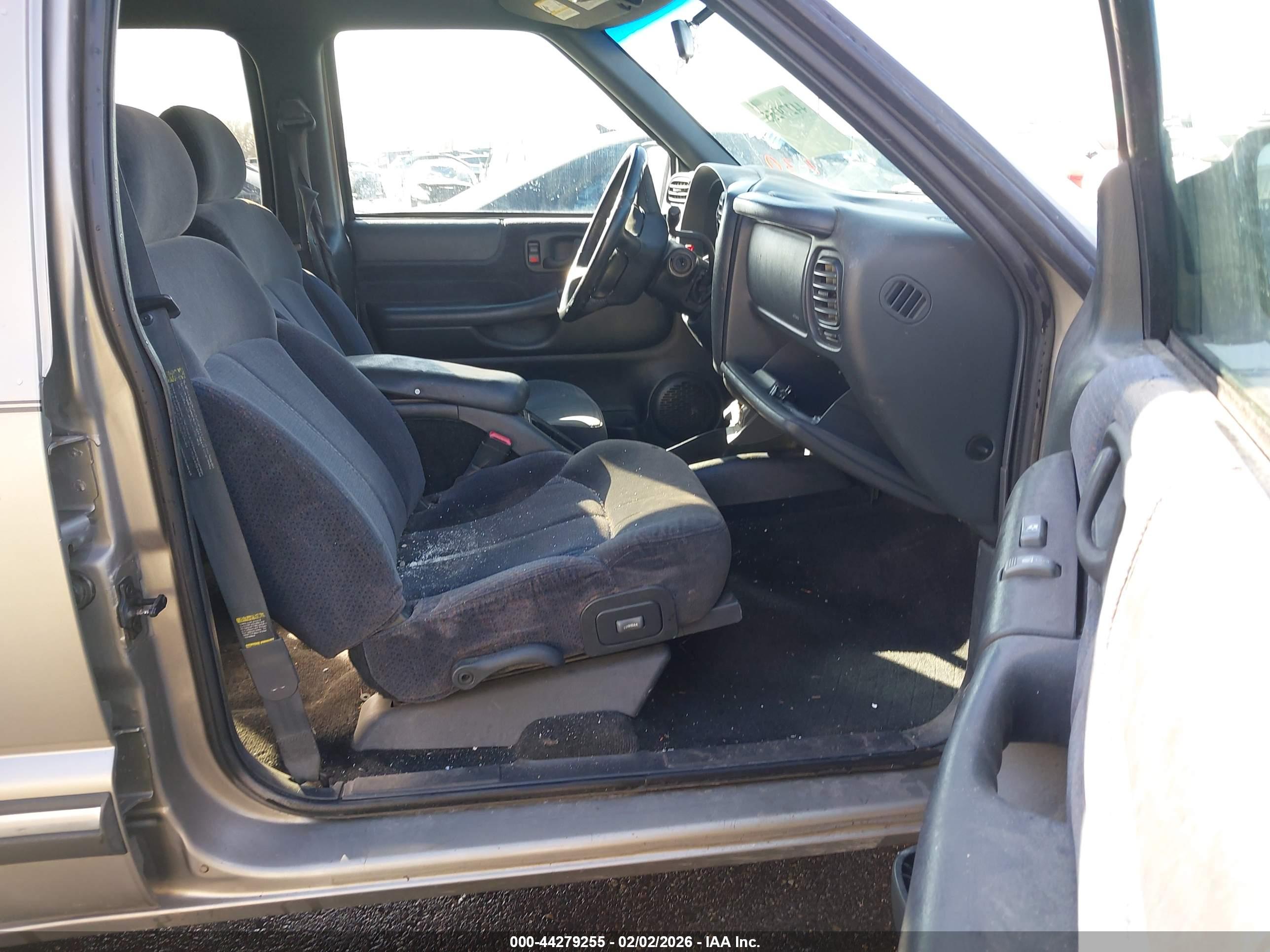 CHEVROLET BLAZER image 5