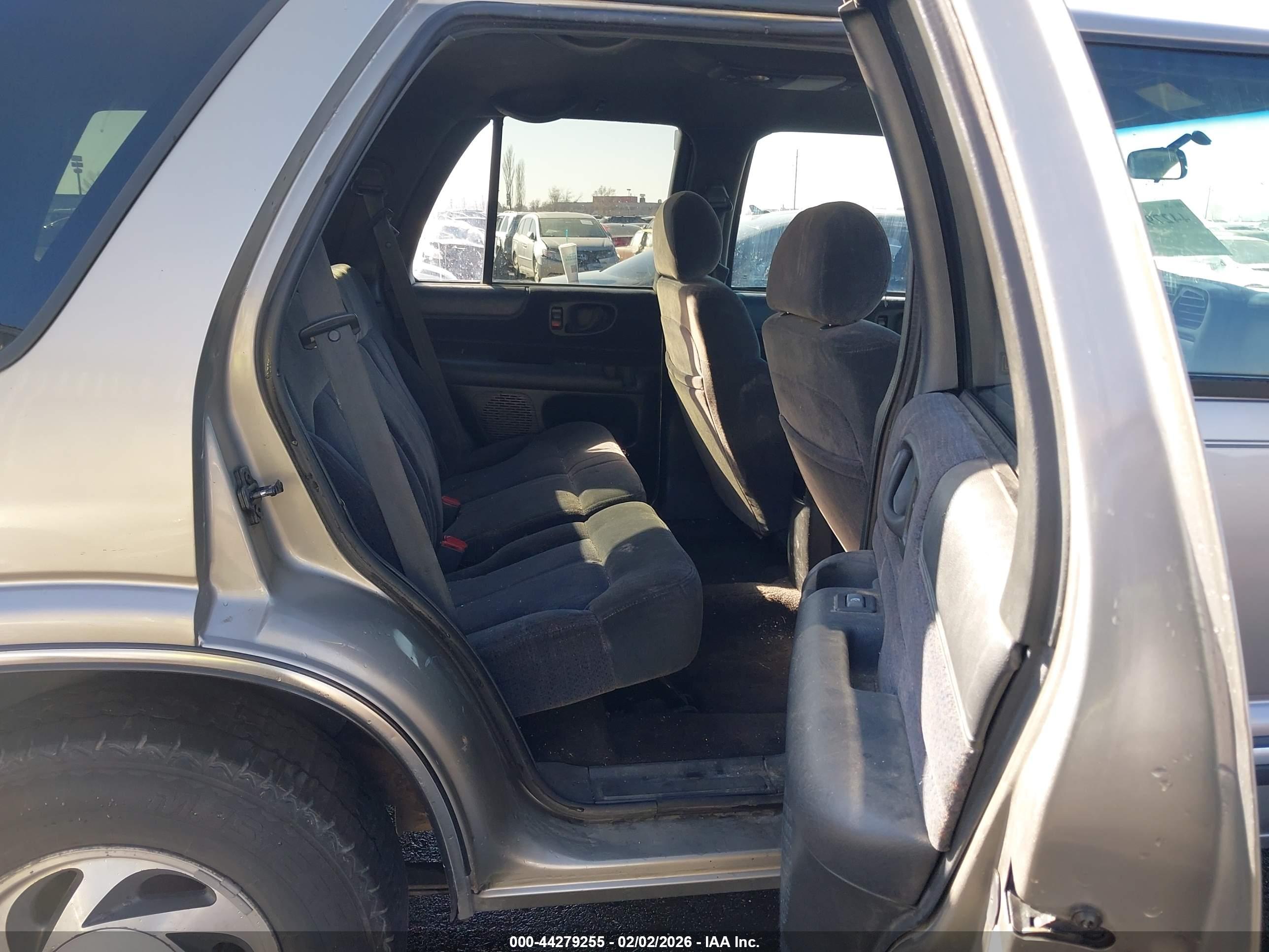 CHEVROLET BLAZER image 8