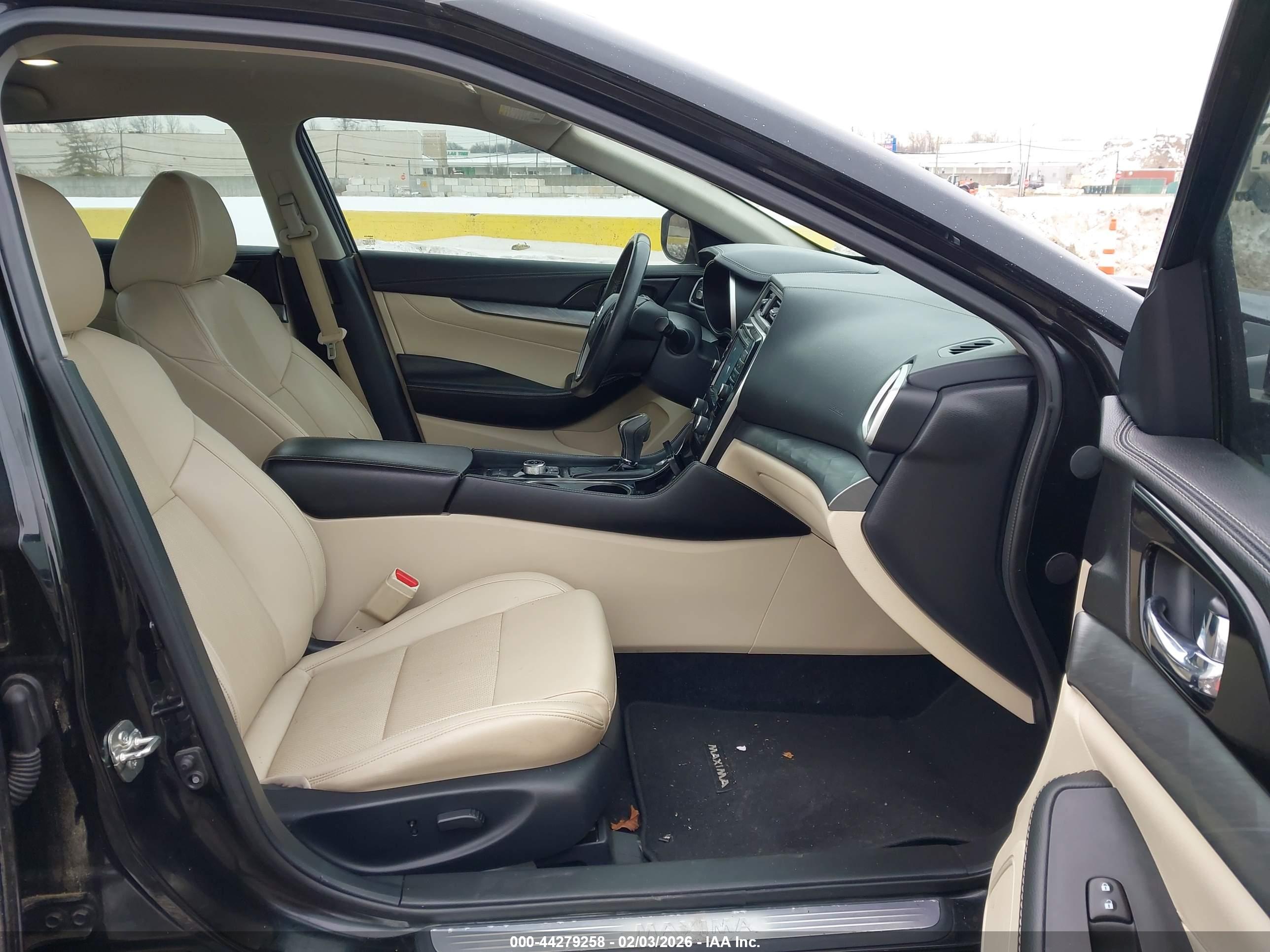 NISSAN MAXIMA image 5