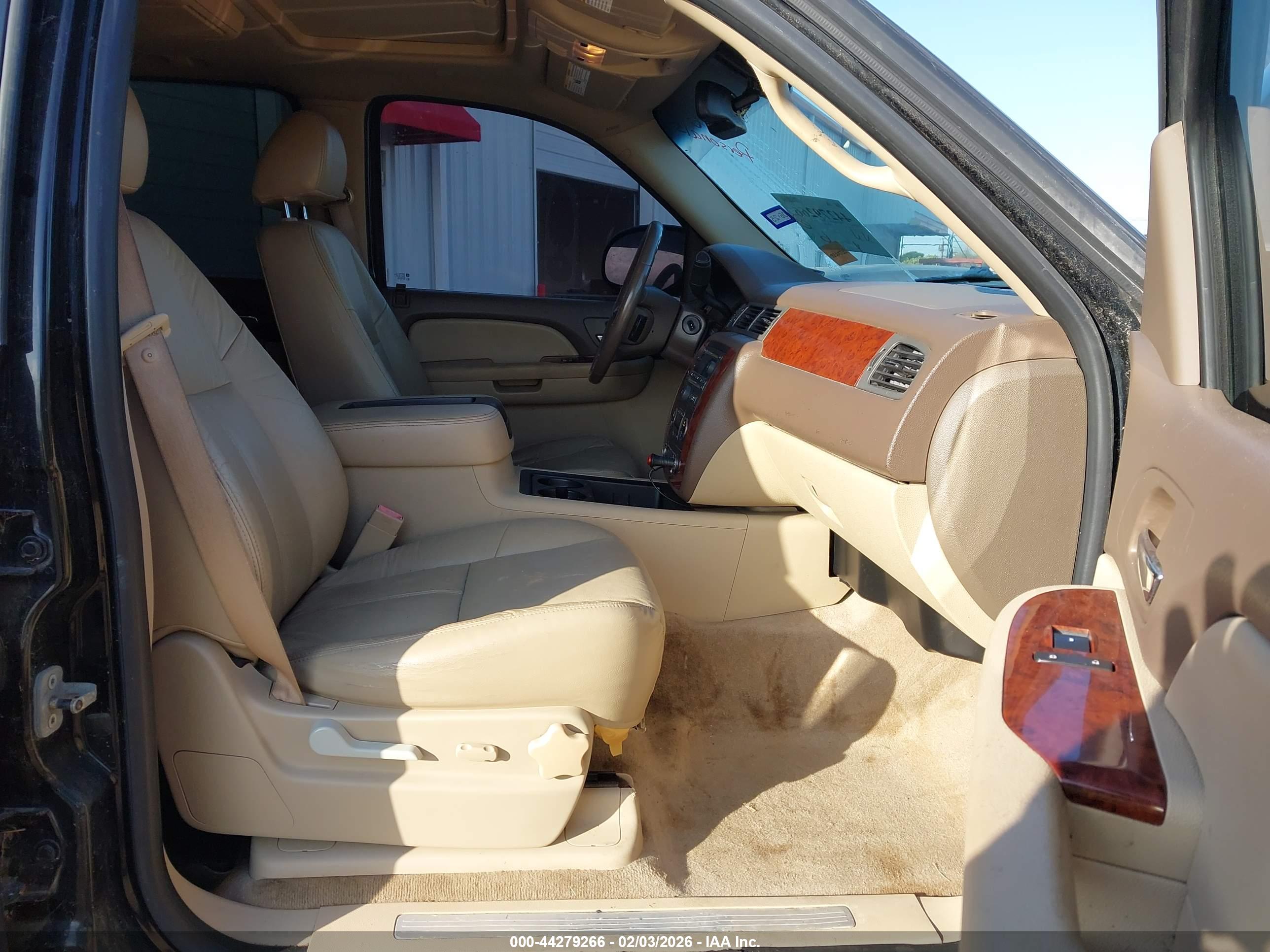 CHEVROLET TAHOE image 5