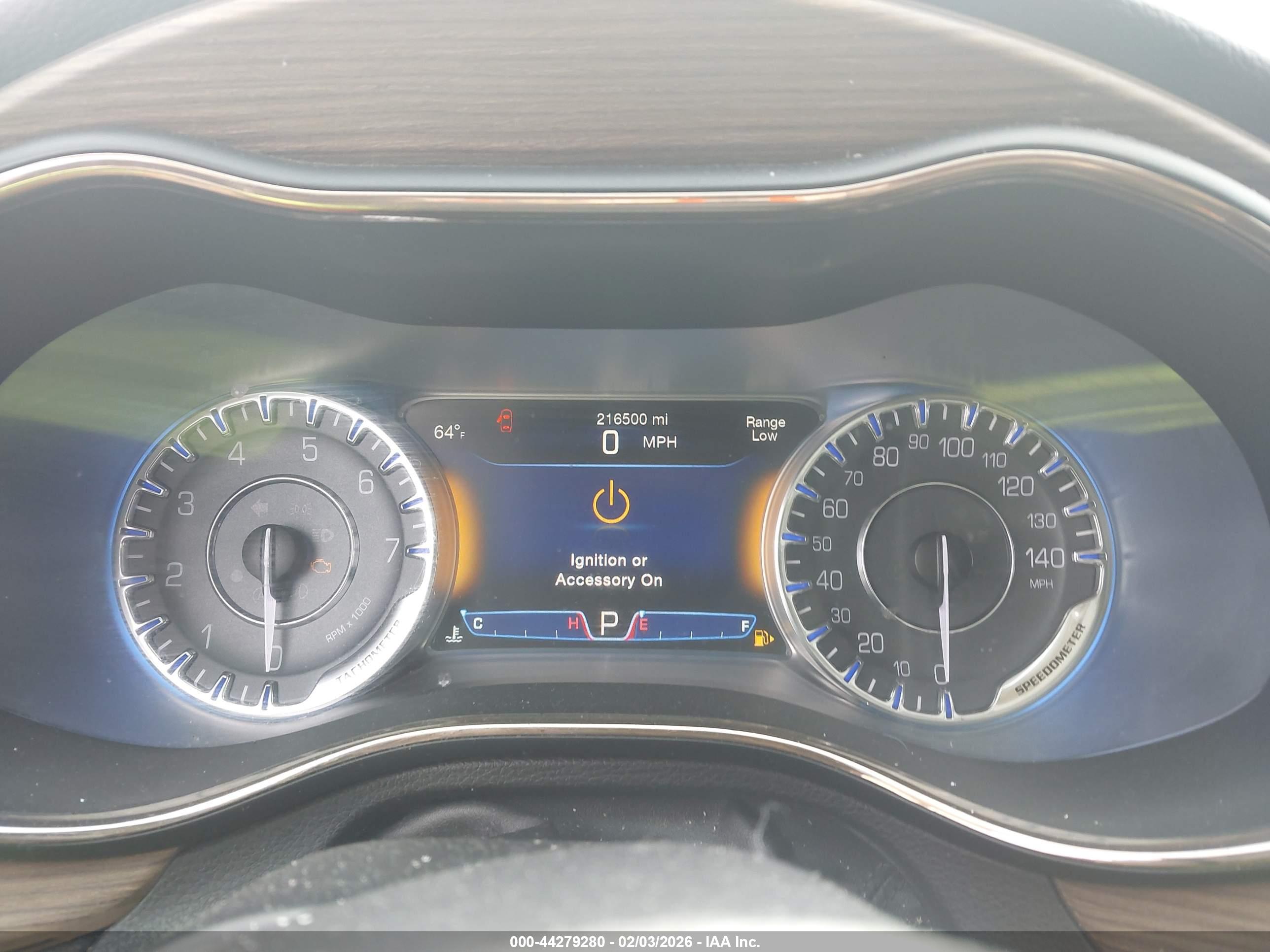 CHRYSLER 200 image 7