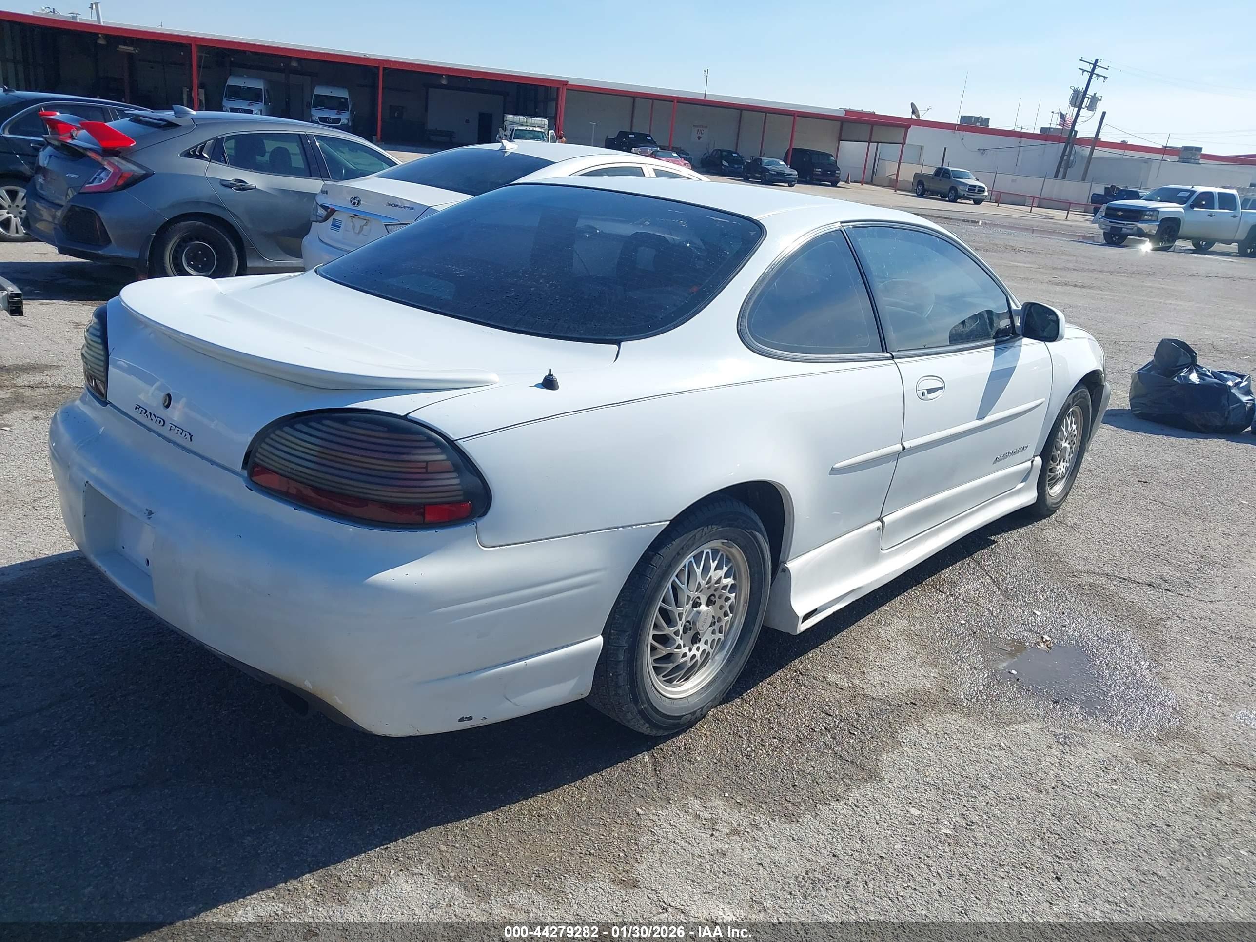 PONTIAC GRAND image 4