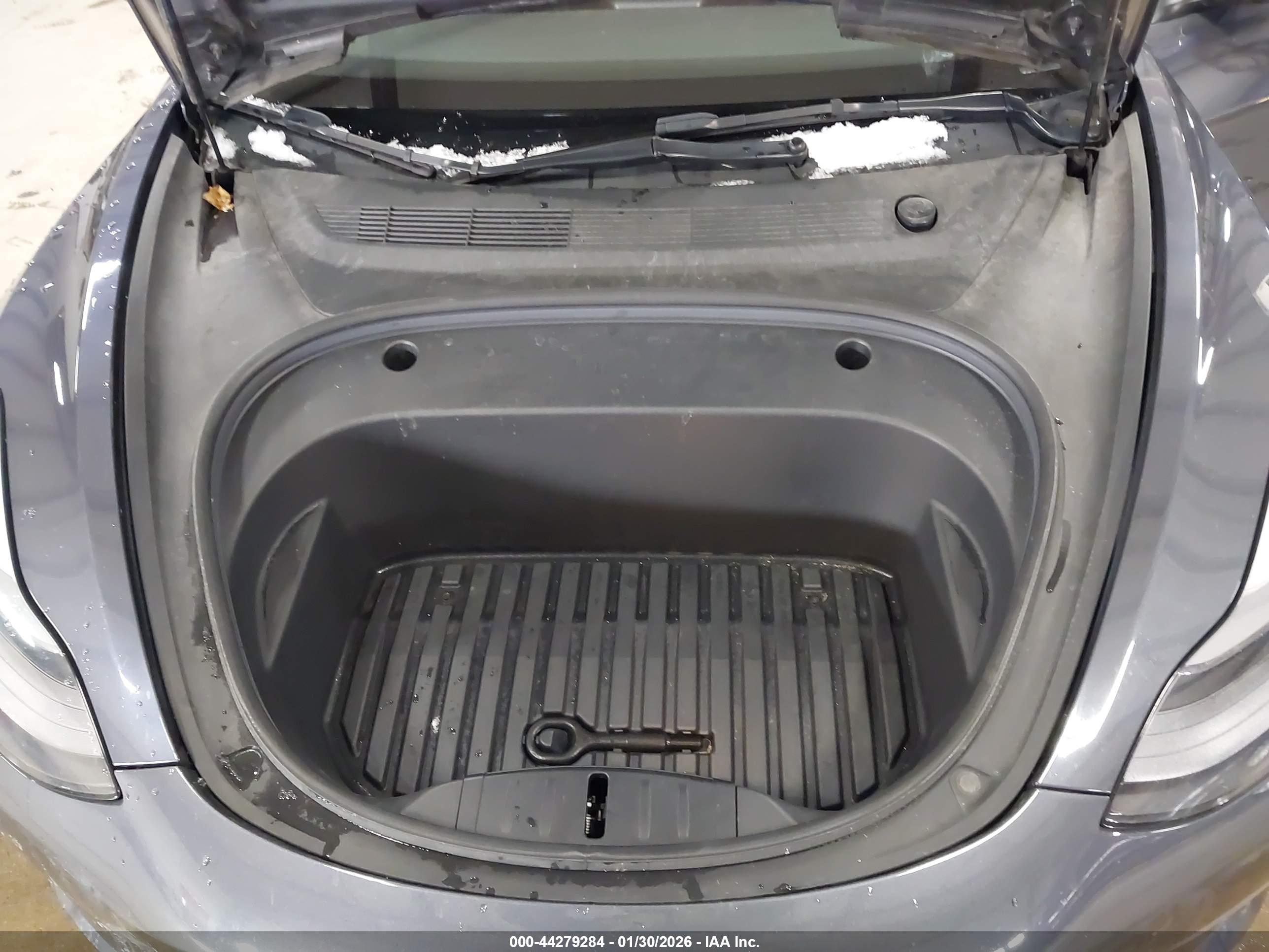 TESLA MODEL image 10