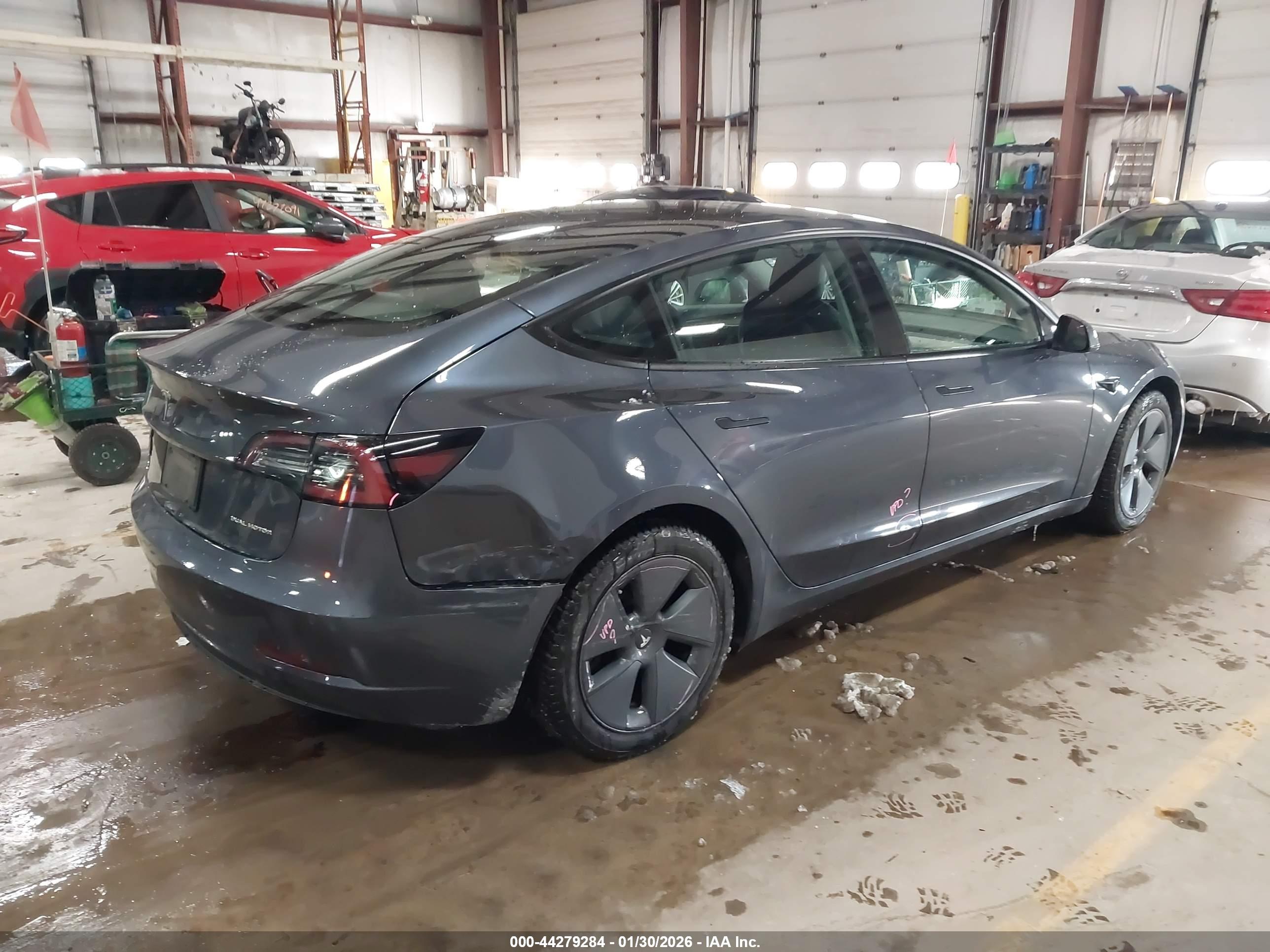TESLA MODEL image 4