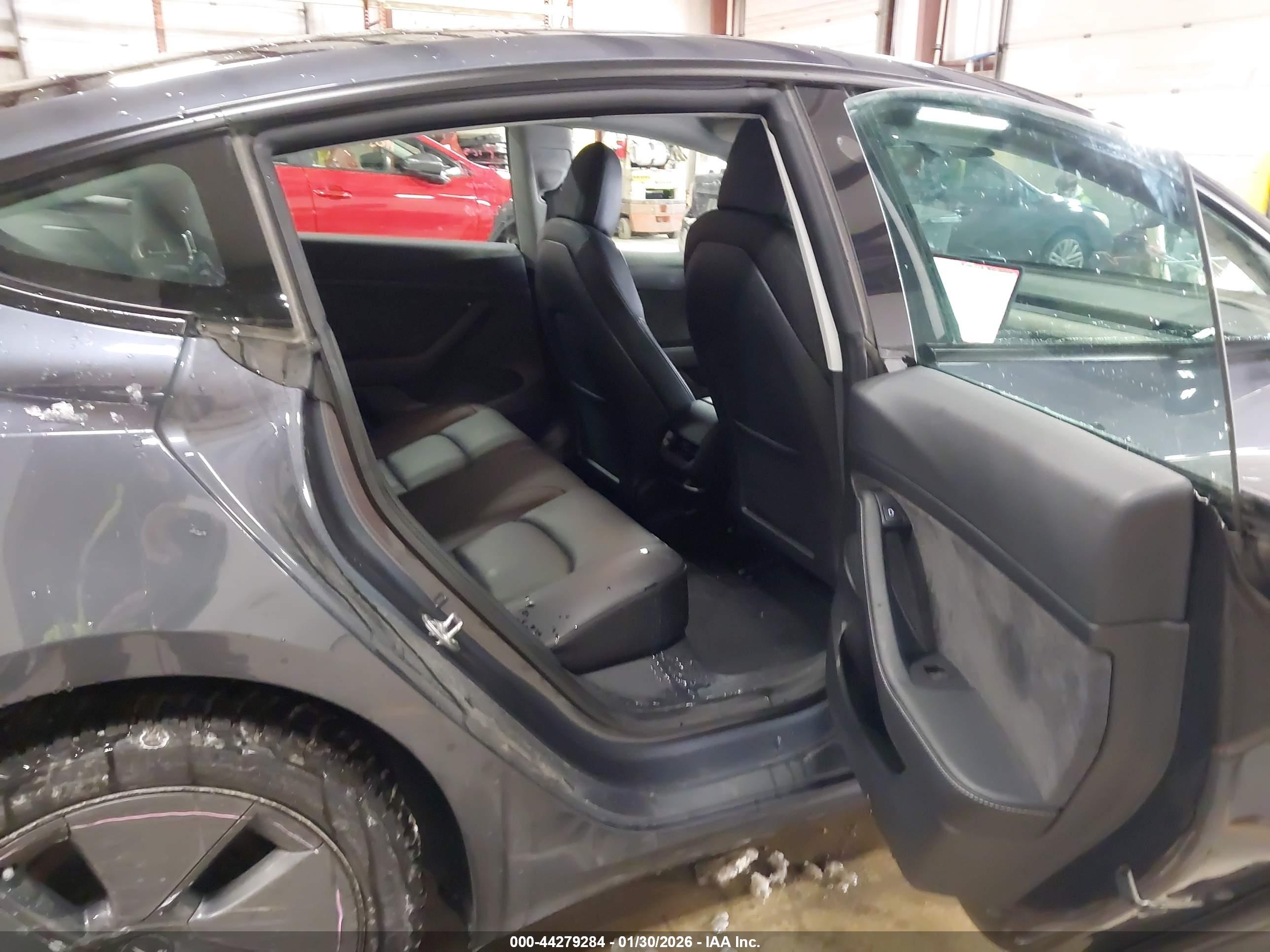 TESLA MODEL image 8