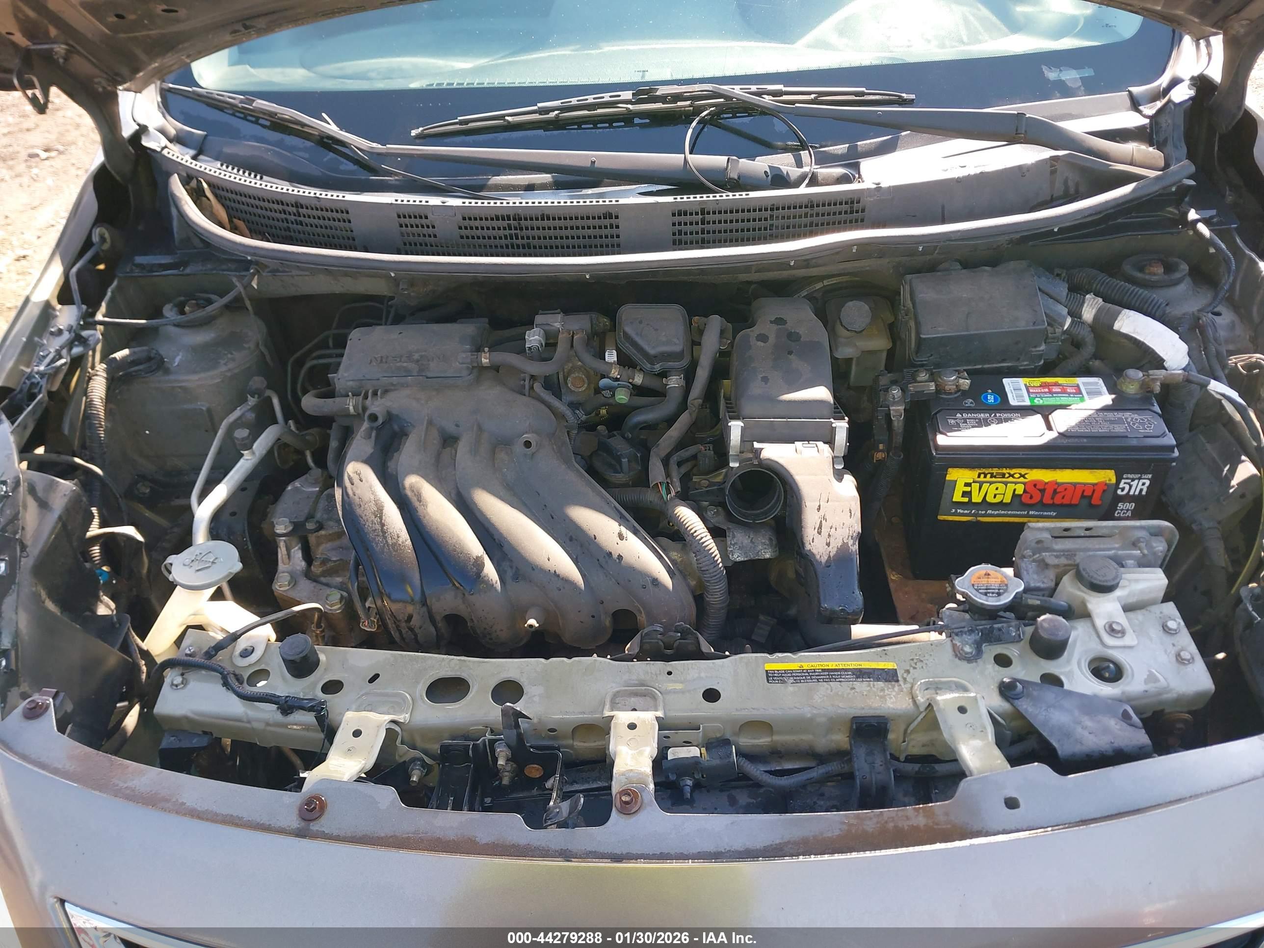 NISSAN VERSA image 10