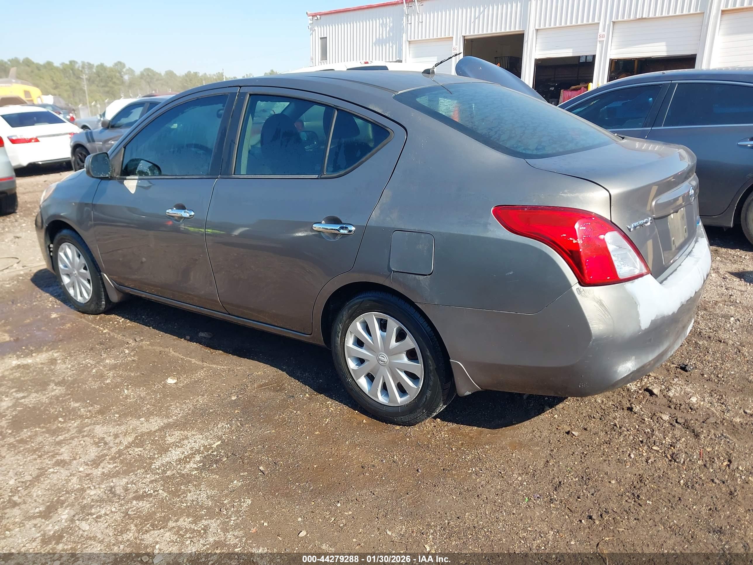 NISSAN VERSA image 3
