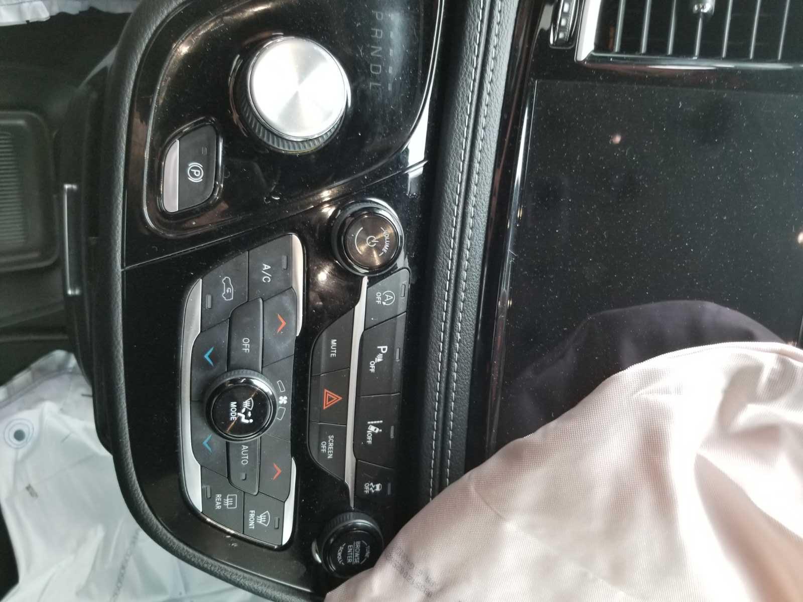CHRYSLER PACIFICA image 4