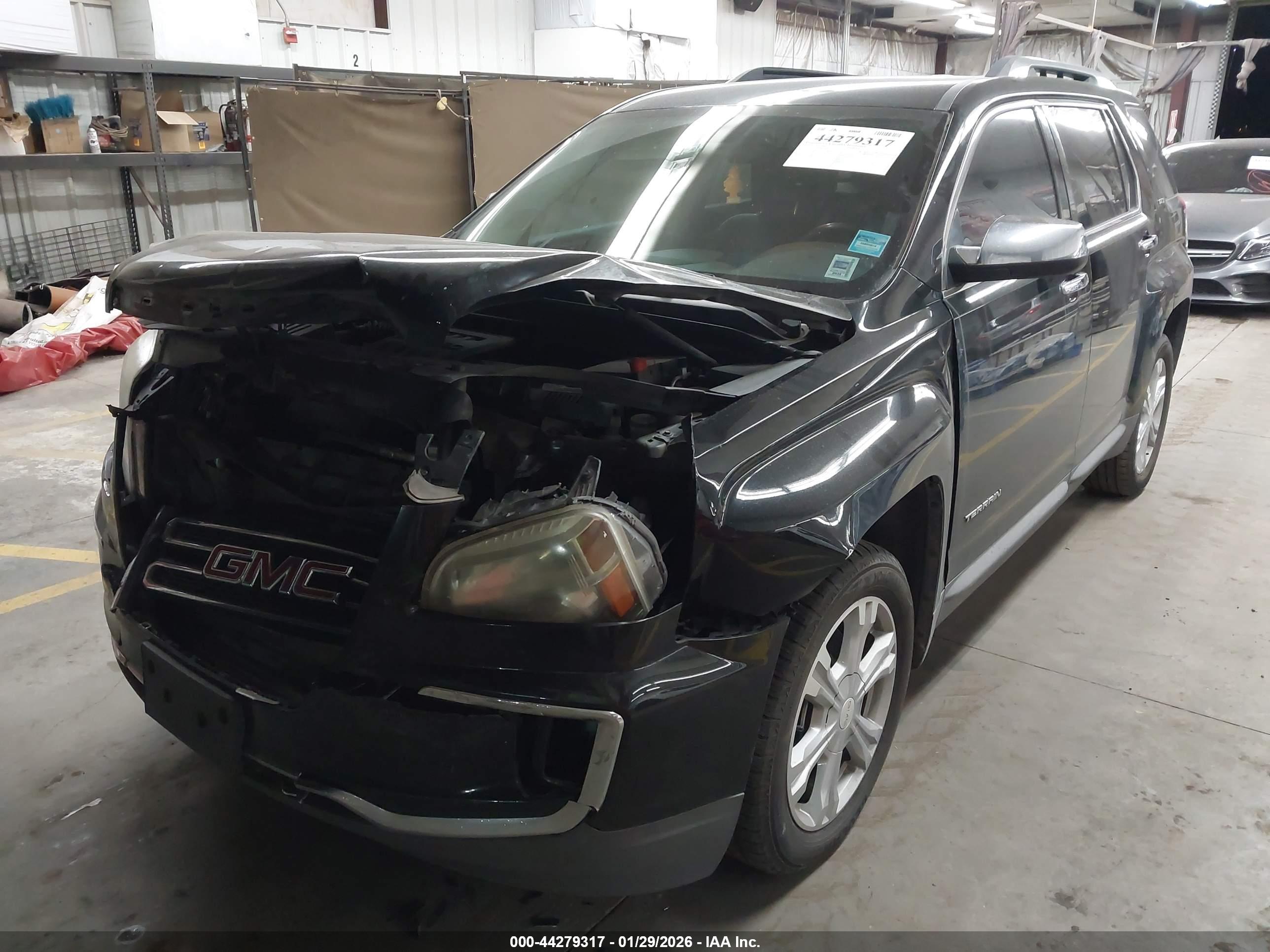 GMC TERRAIN image 2